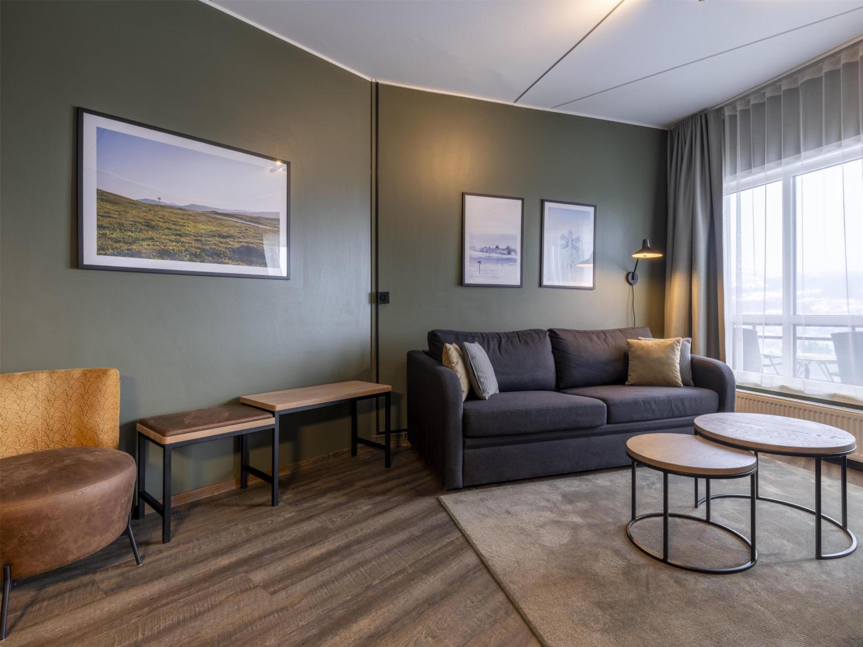 Family Room with Valley View photo 3