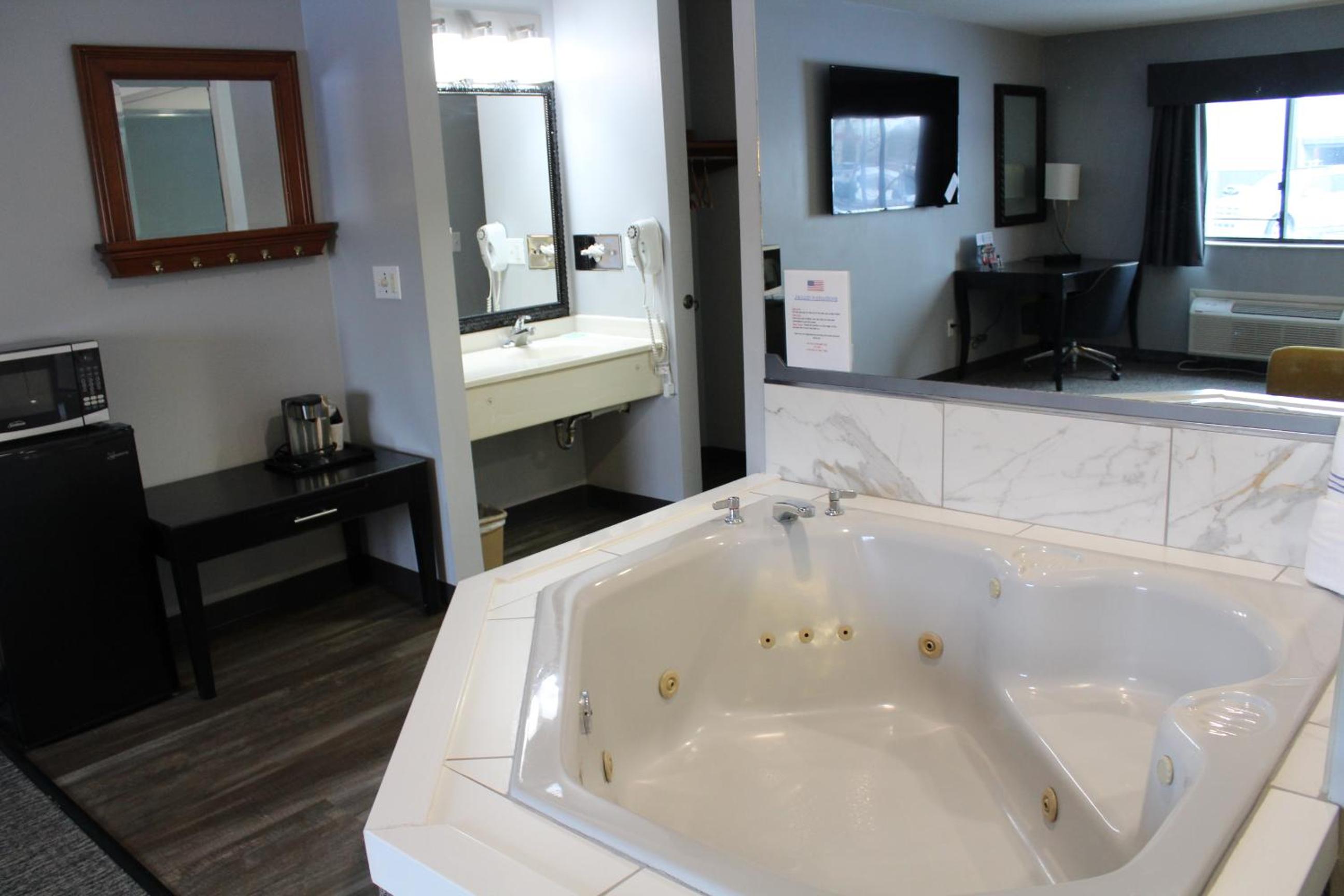 American Inn and Suites Ionia