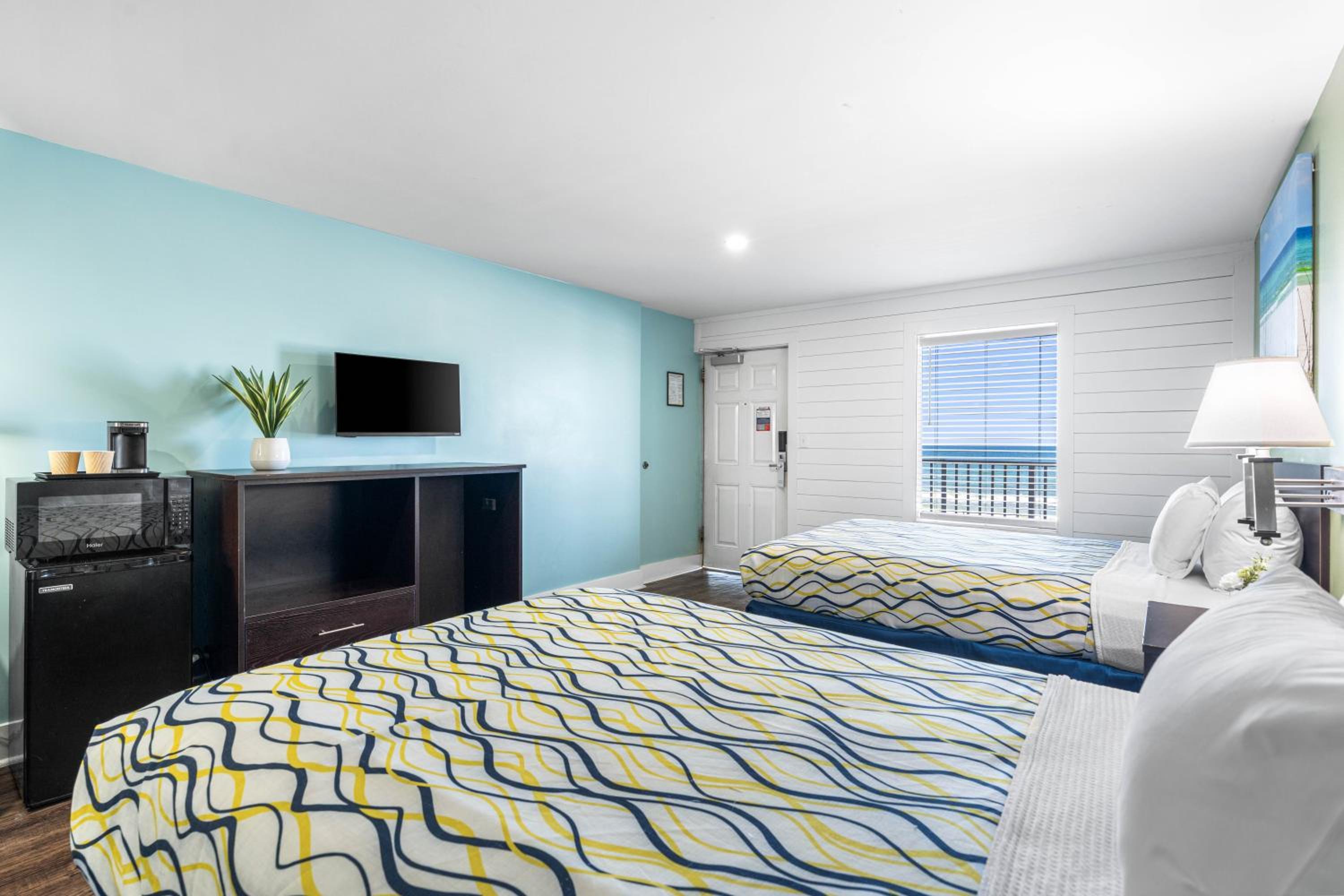 Deluxe Double Room with Sea View - Photo 10