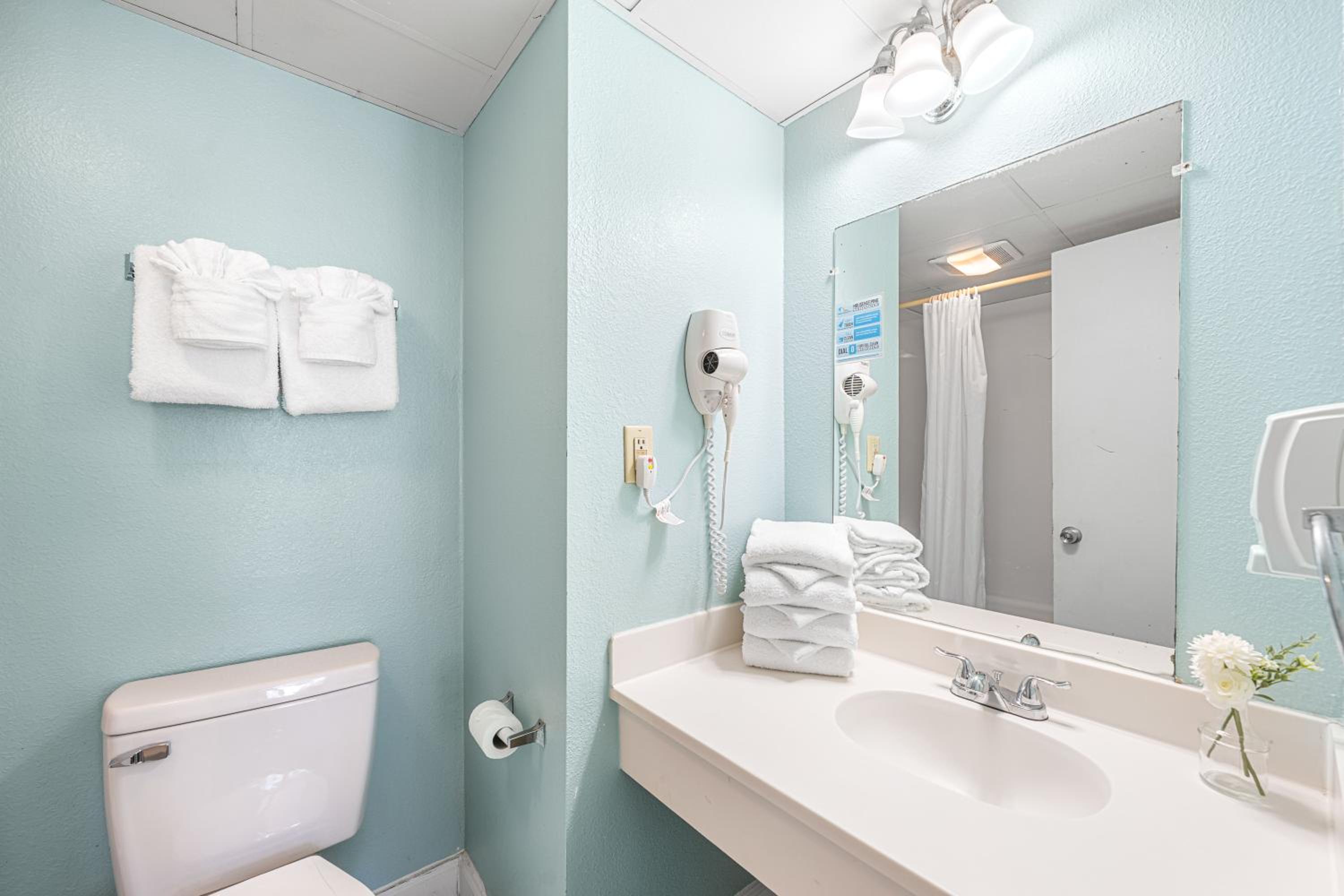 Queen Room with Sea View - Photo 2
