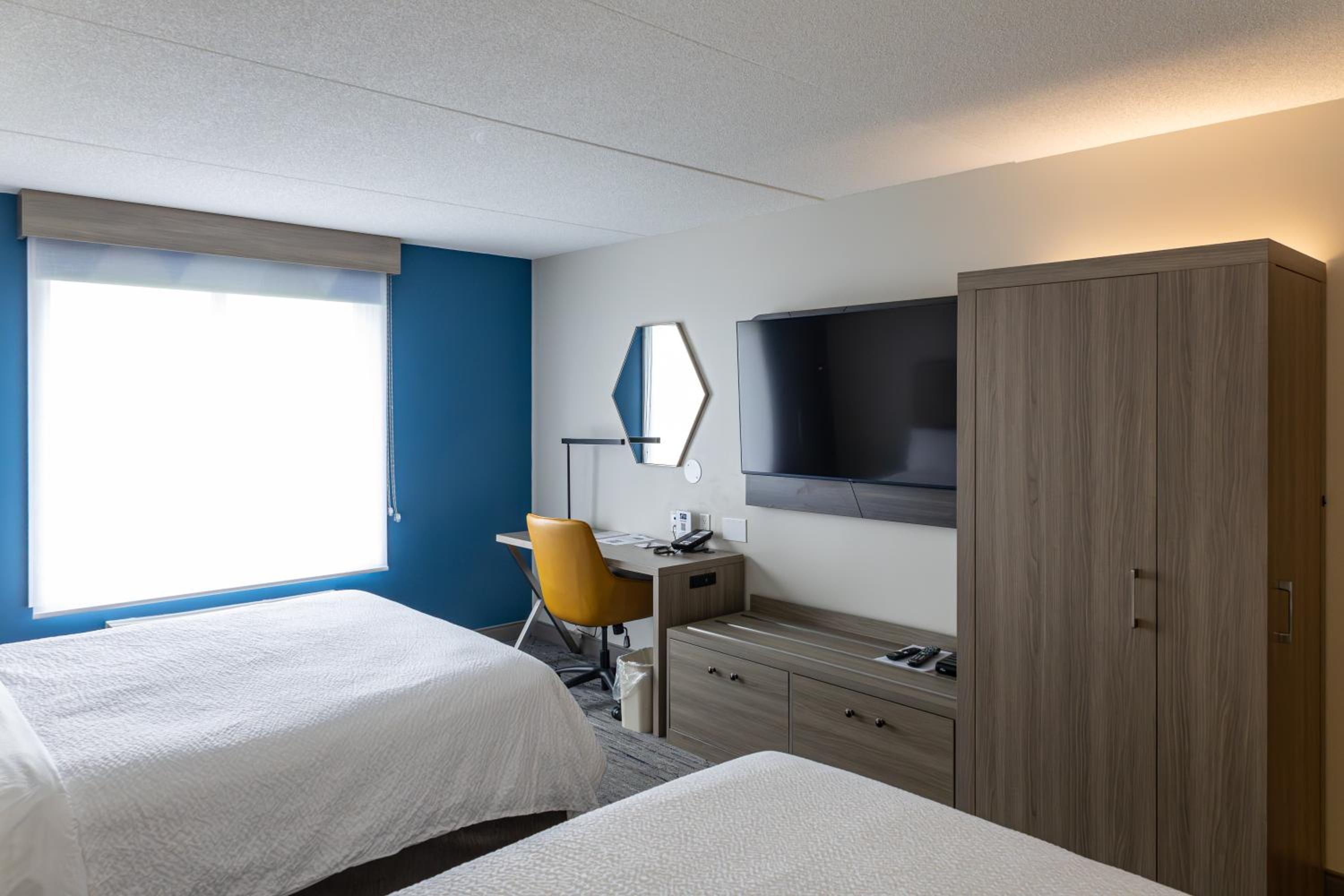 Queen Suite with Two Queen Beds and Sofa Bed - Photo 1