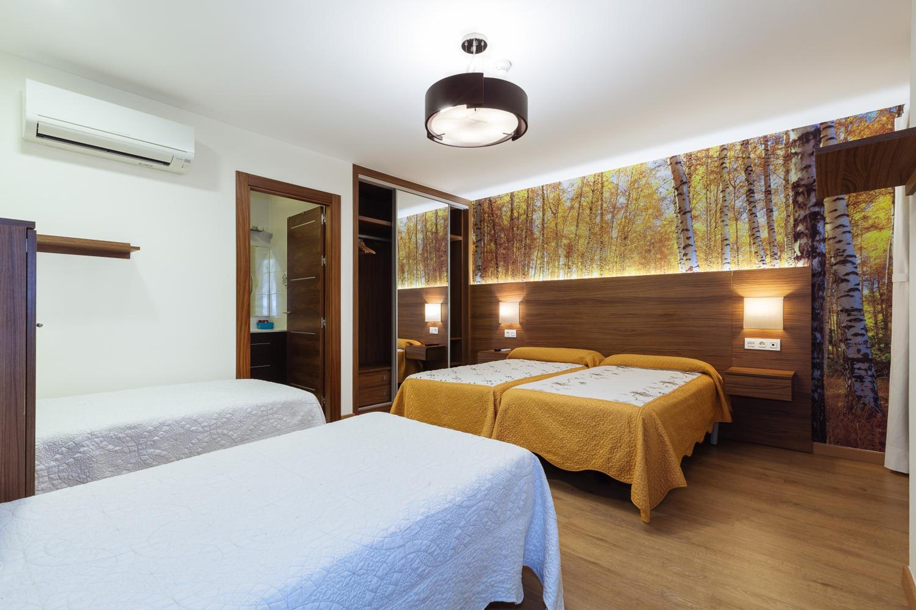 Quadruple Room - Photo 1