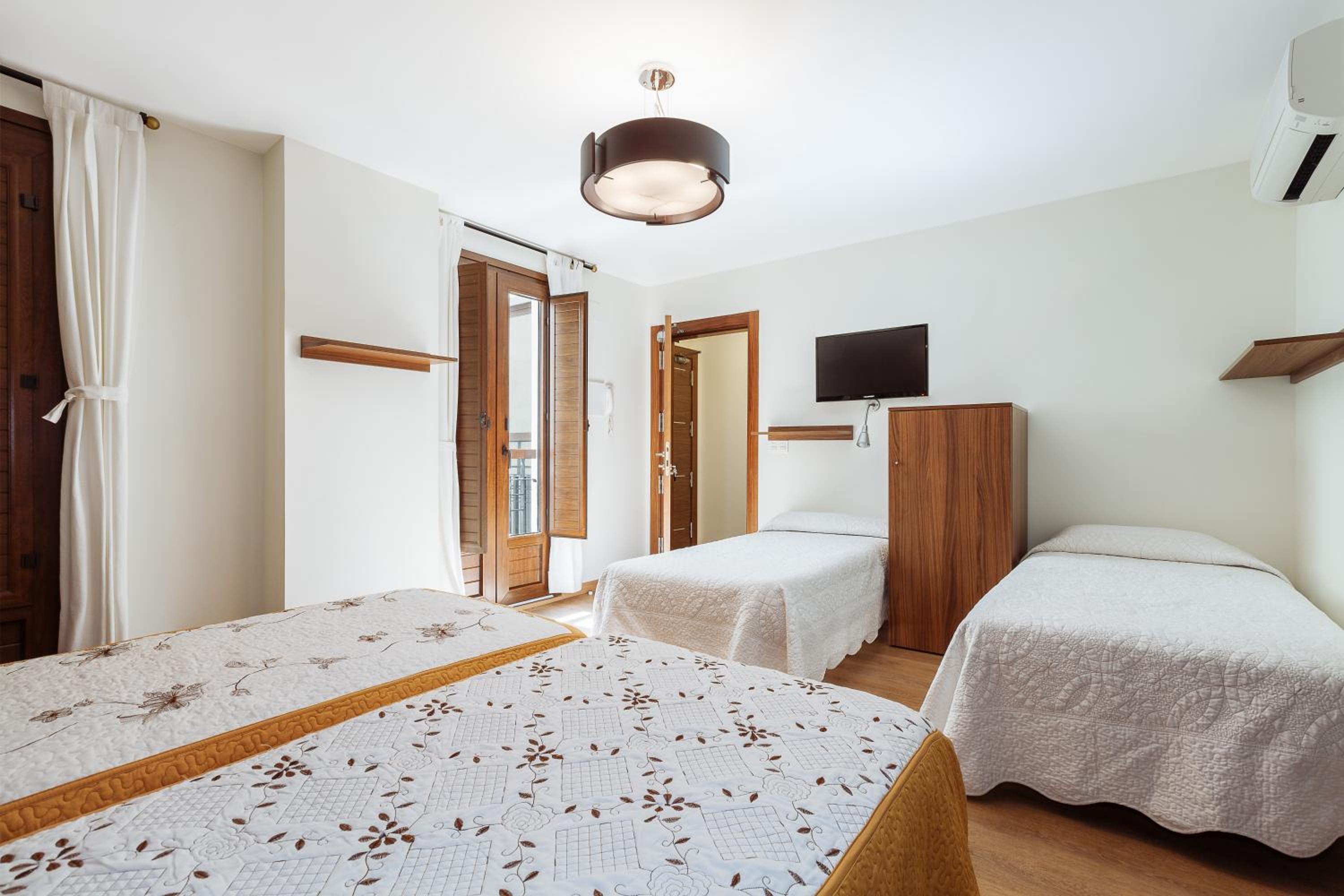 Quadruple Room - Photo 4