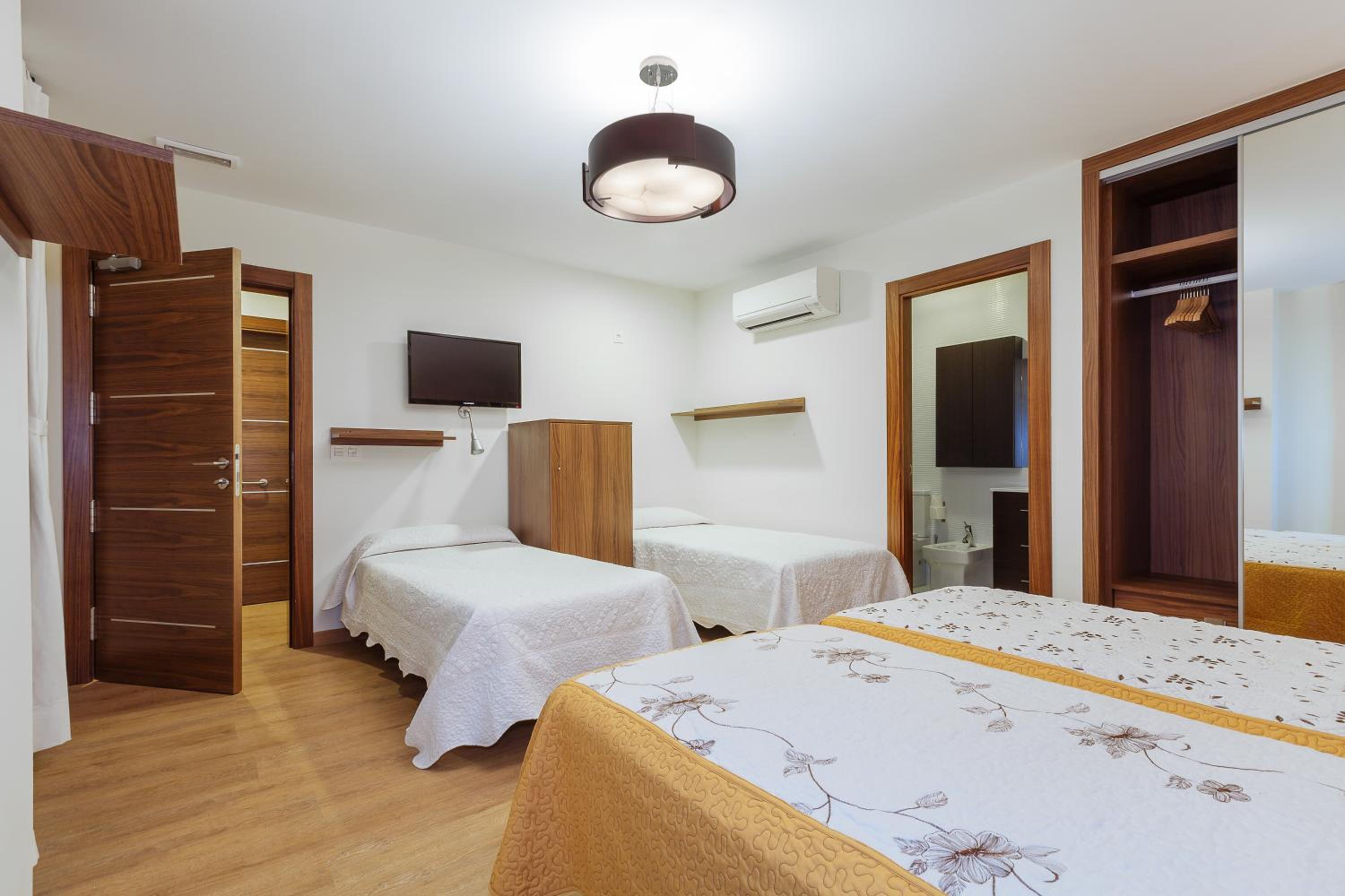 Quadruple Room - Photo 3