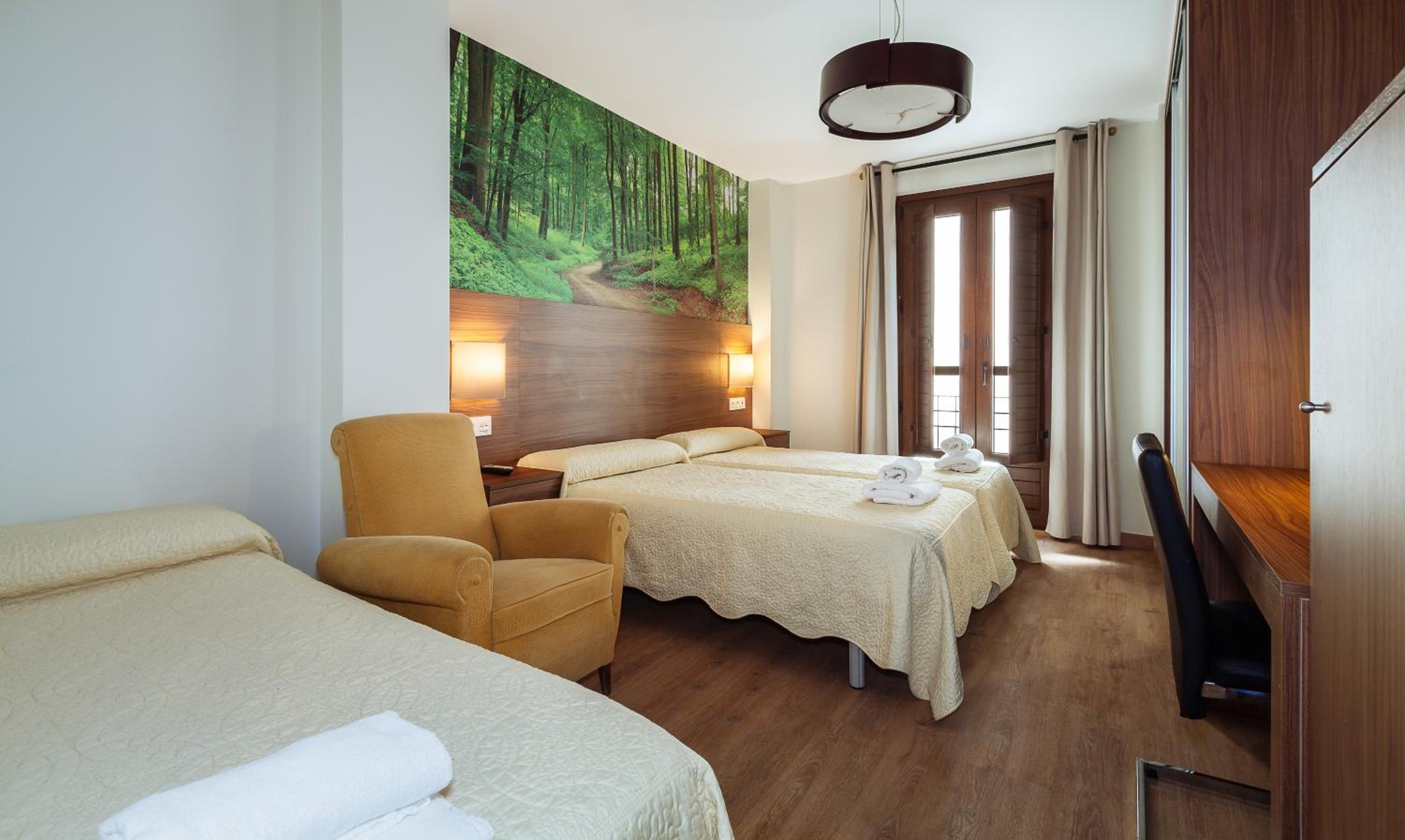 Triple Room with Private Bathroom - Photo 4