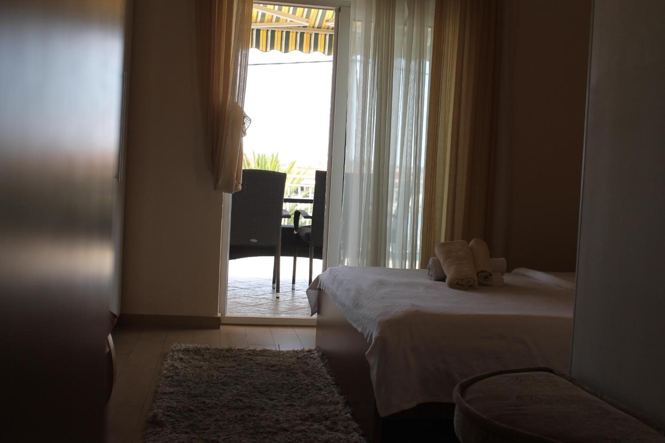 One-Bedroom Apartment with Terrace with Sea View - Photo 15