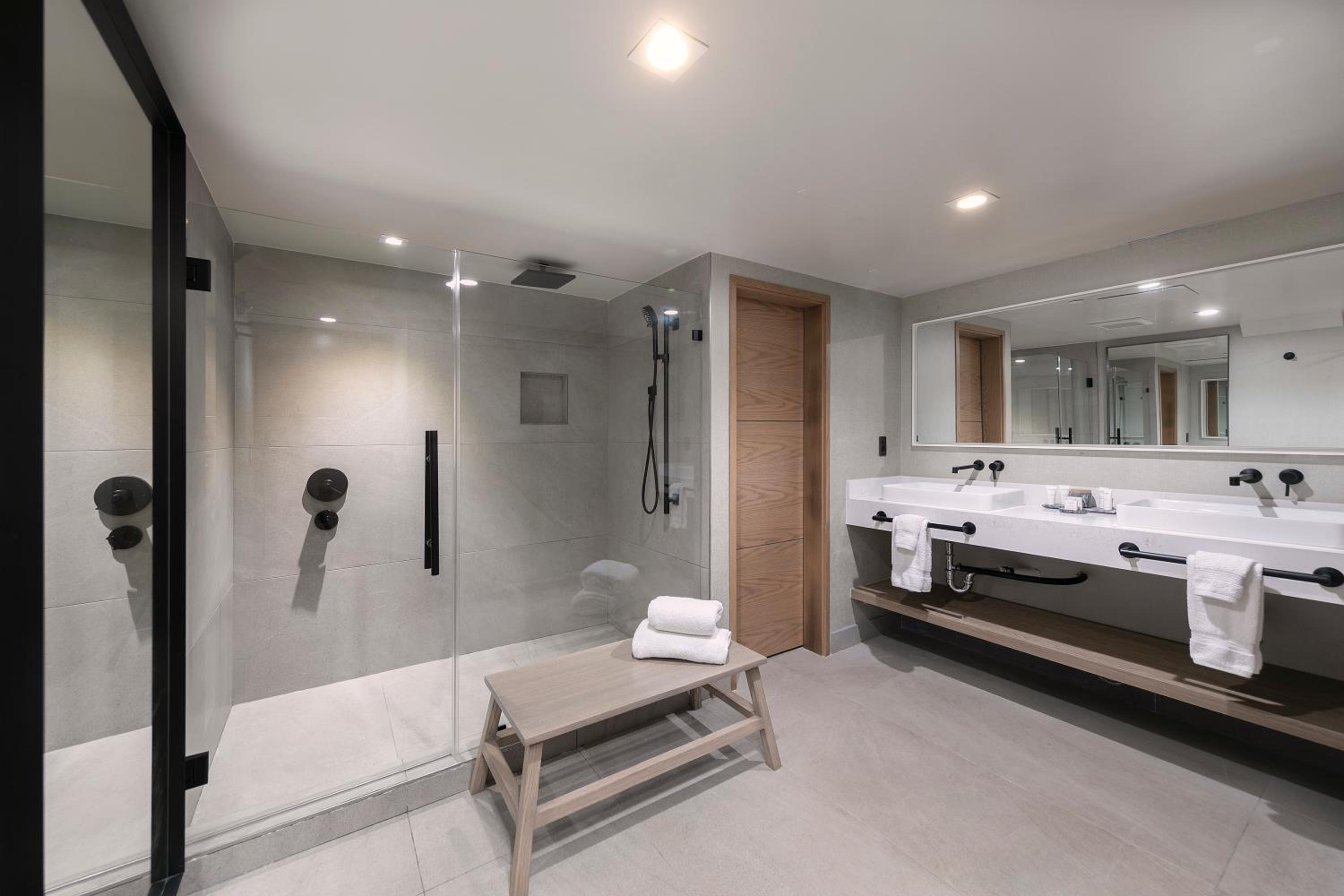 ALL NEW! Shores VIP Corner Suite - Photo 5