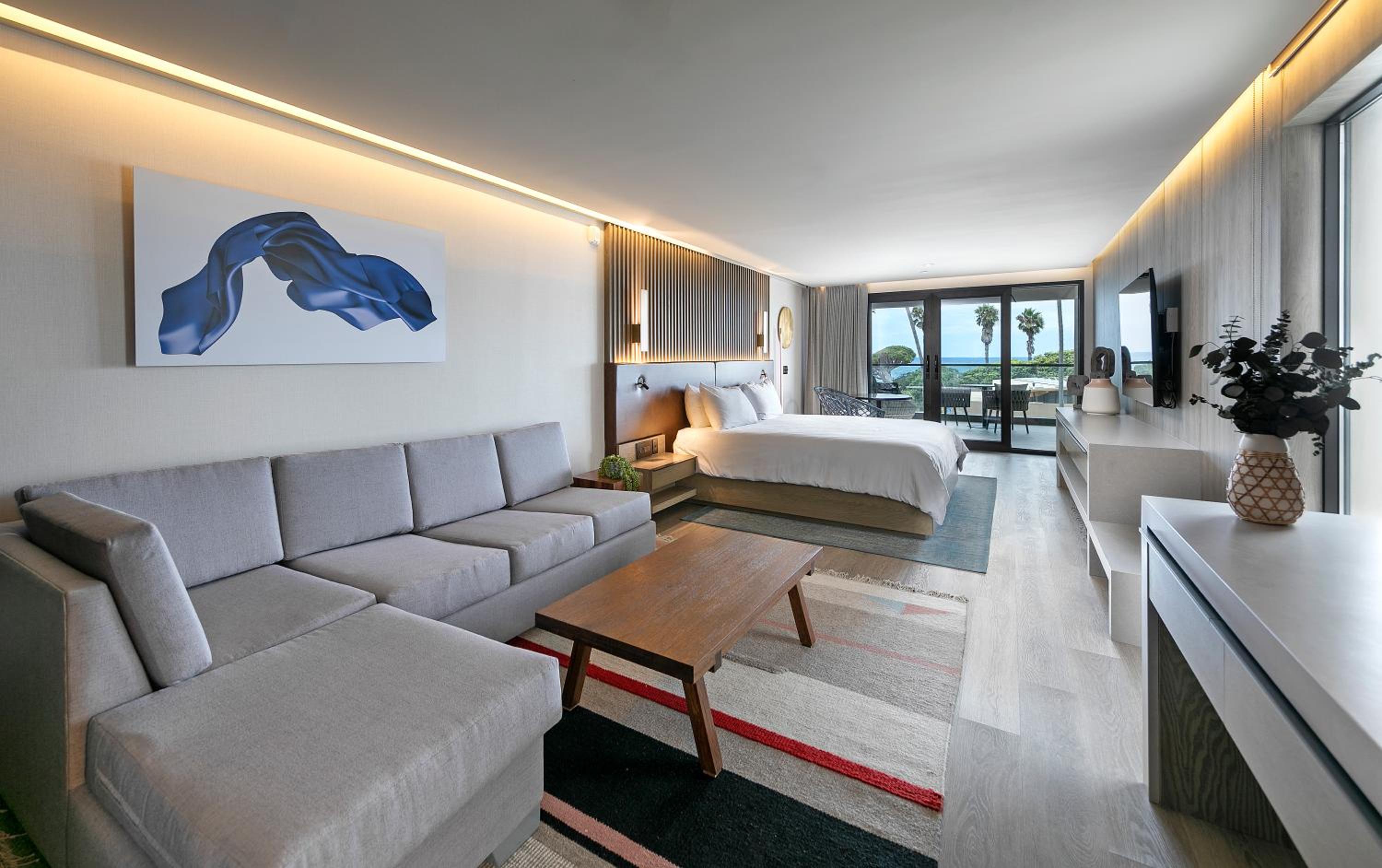 ALL NEW! Shores VIP Corner Suite - Photo 3