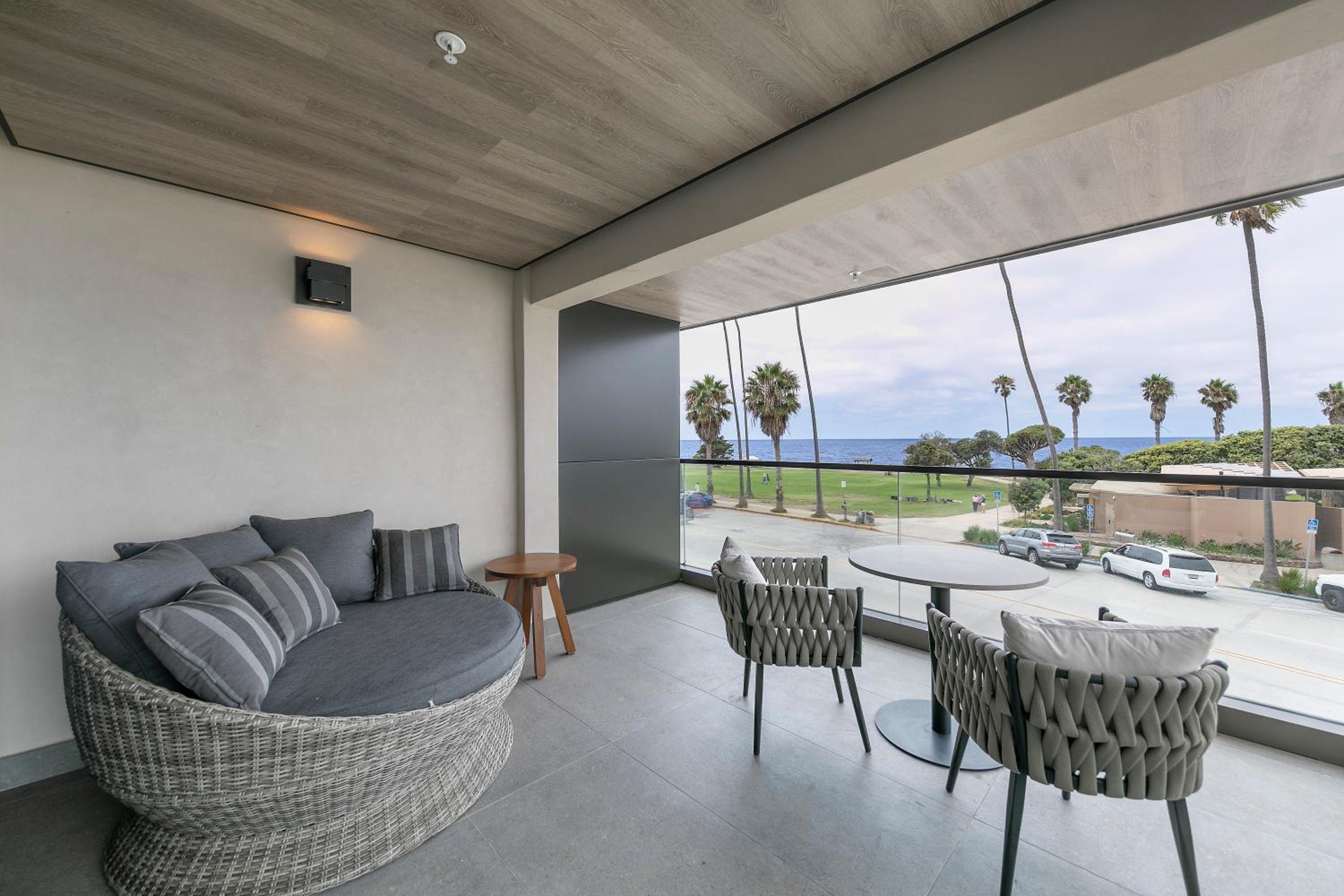 ALL NEW! Shores VIP Corner Suite - Photo 2