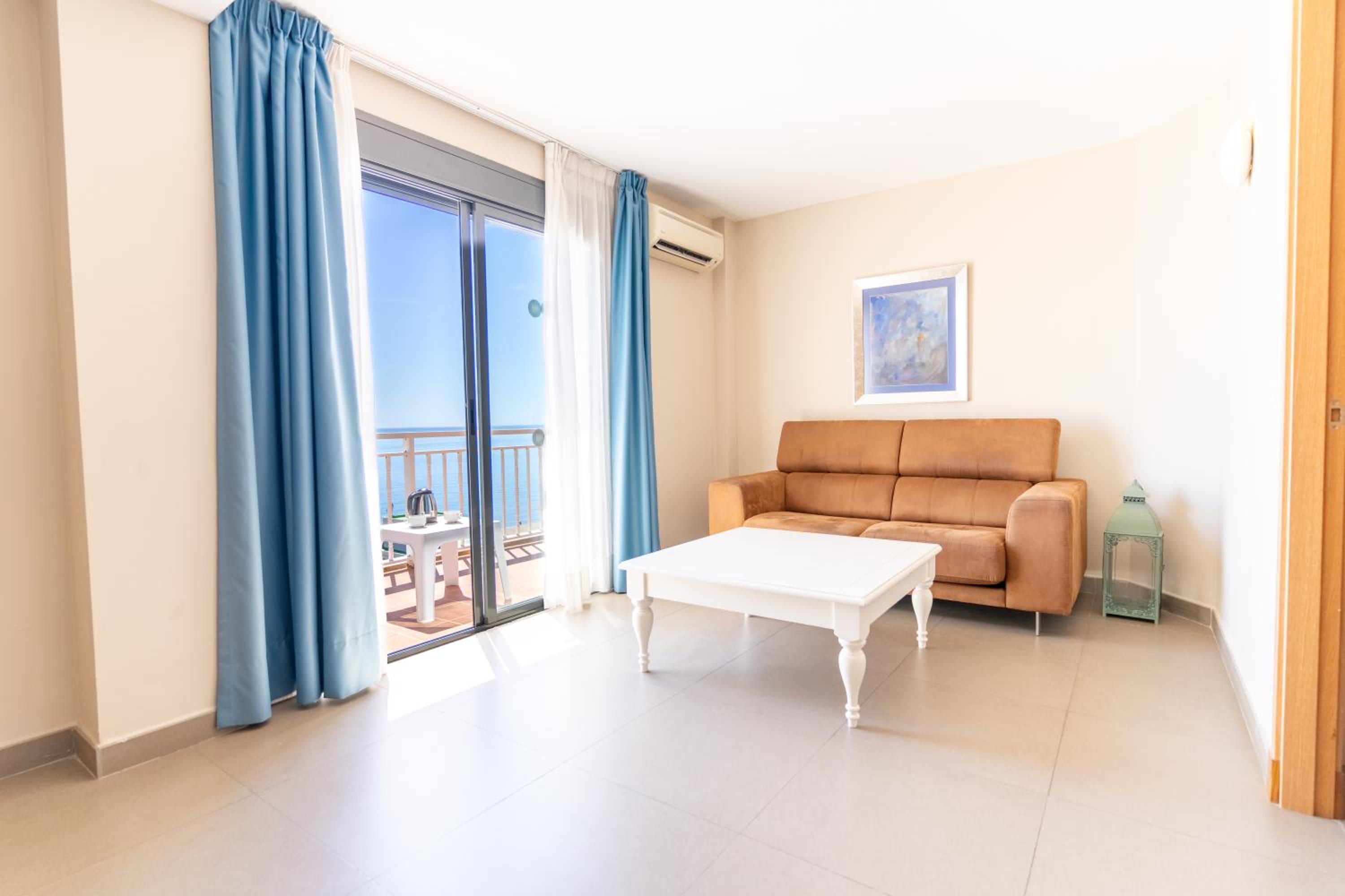 Deluxe Double or Twin Room with Sea View