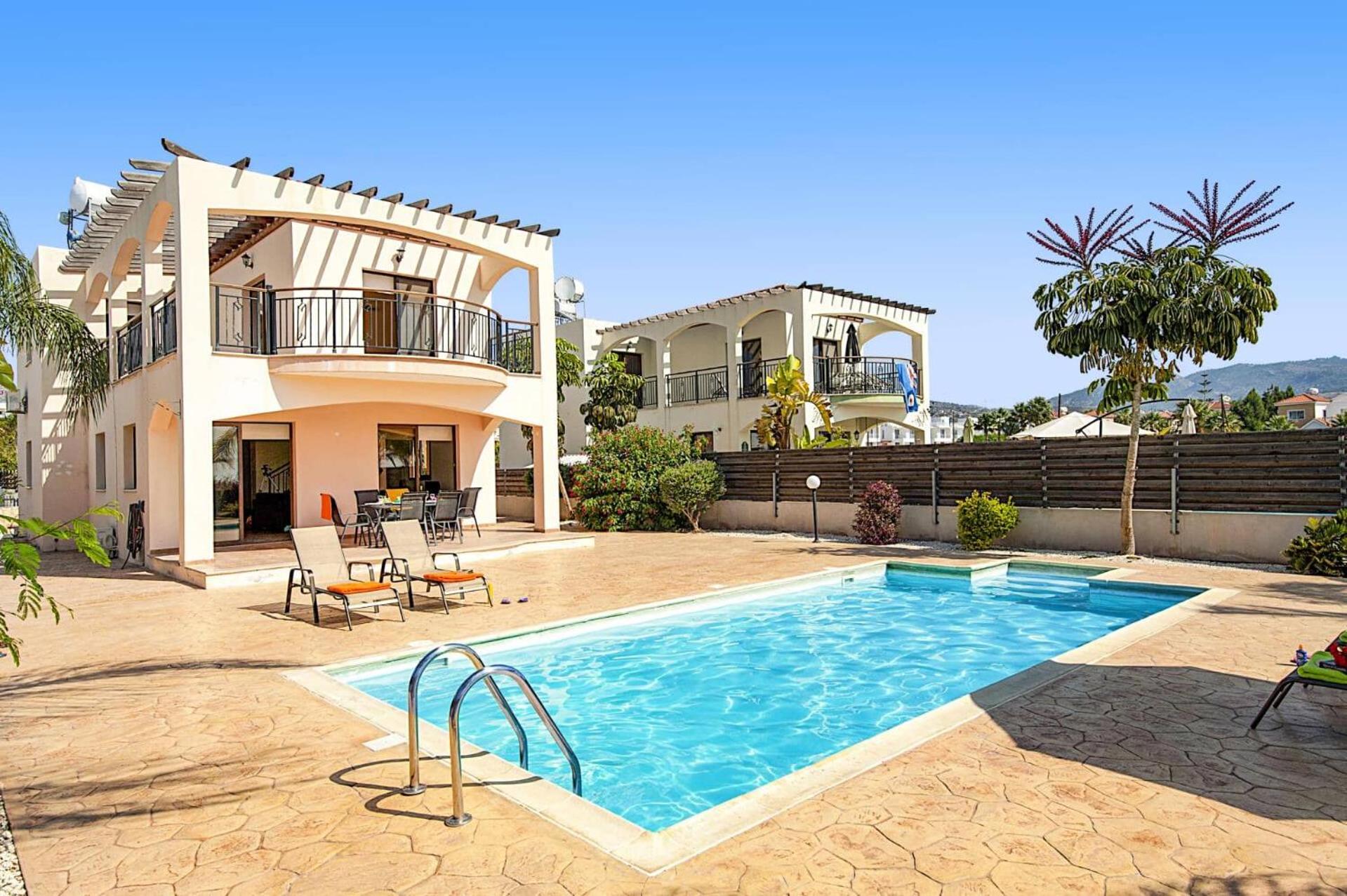 Villa photo 2