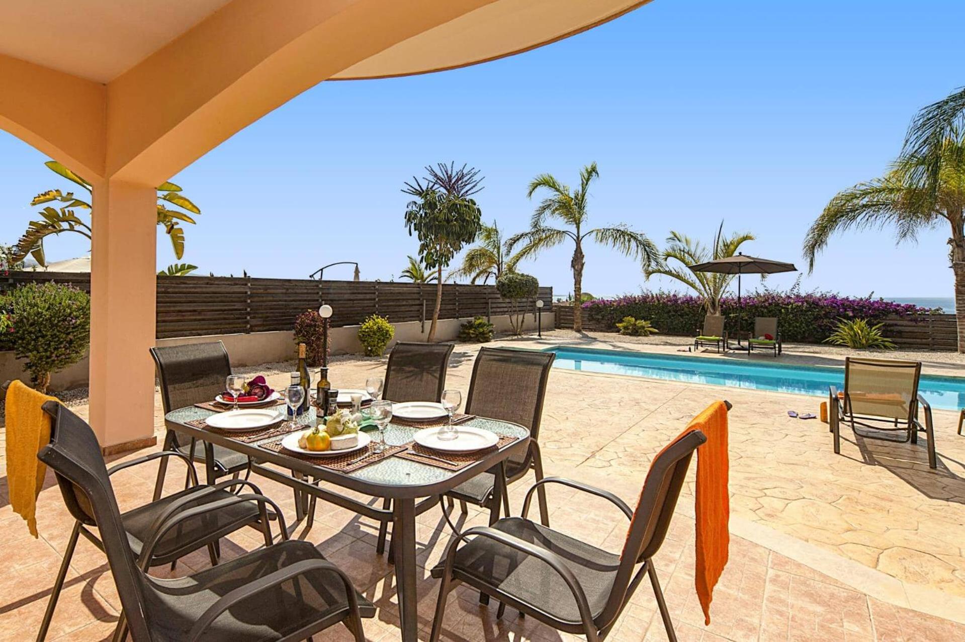 Villa photo 3