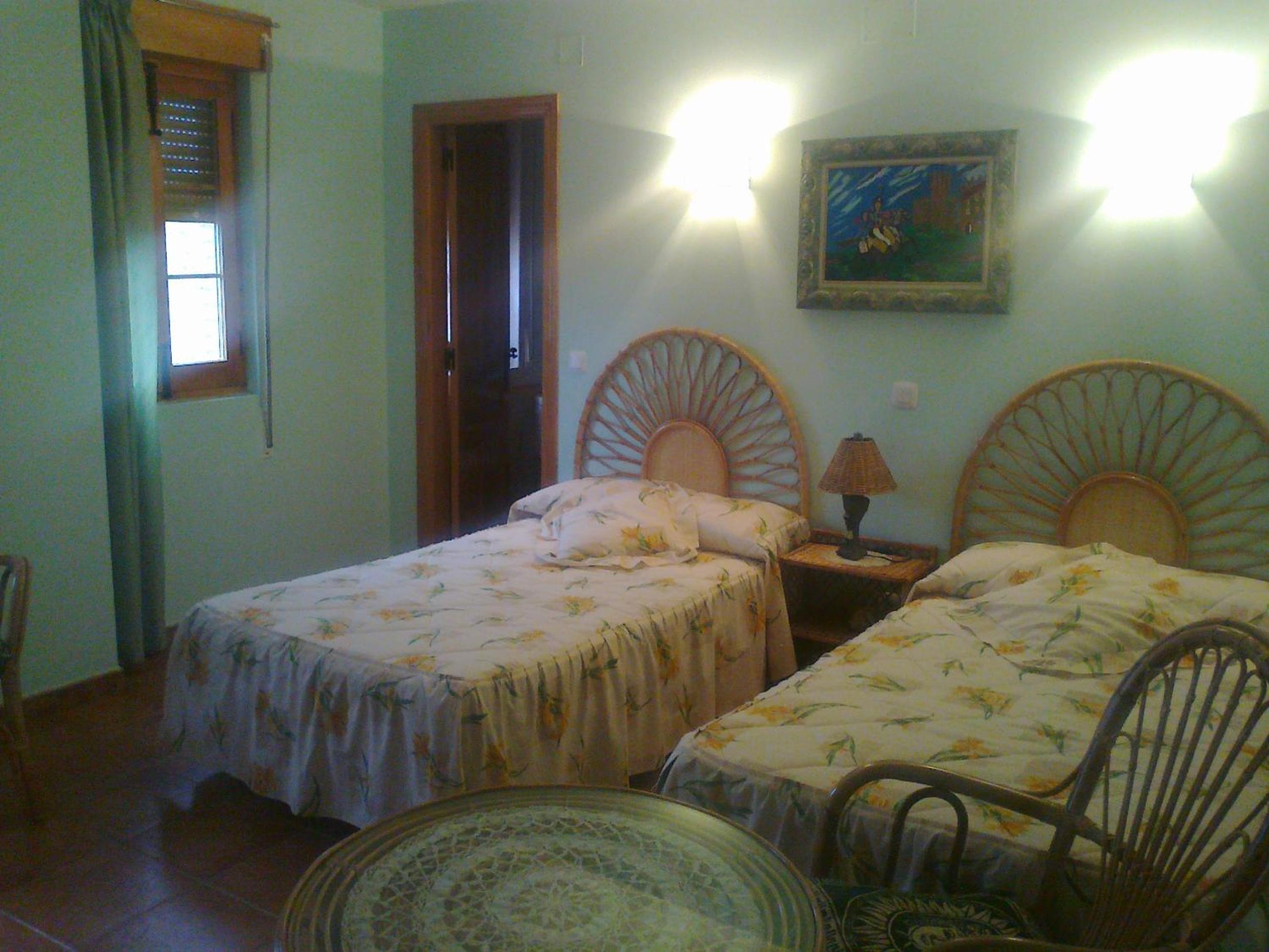 Habitación Triple con Vista al Jardín