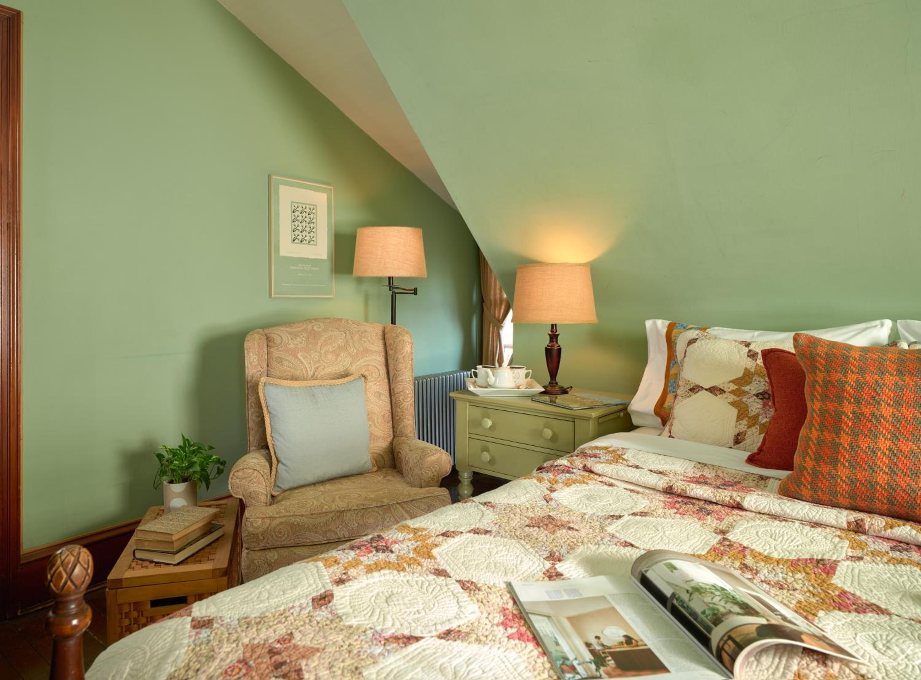 Deluxe Queen Room