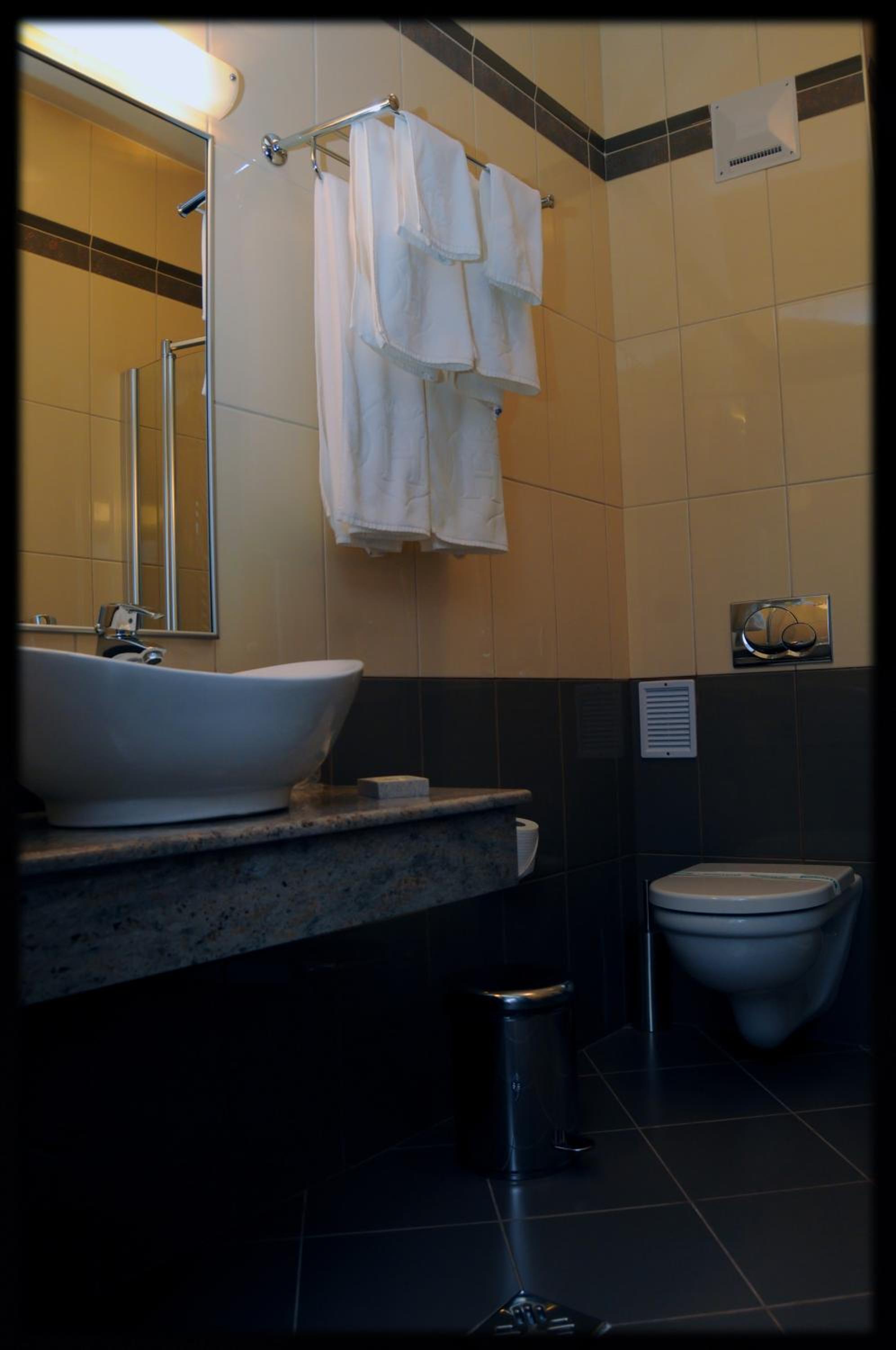 Suite - Photo 9