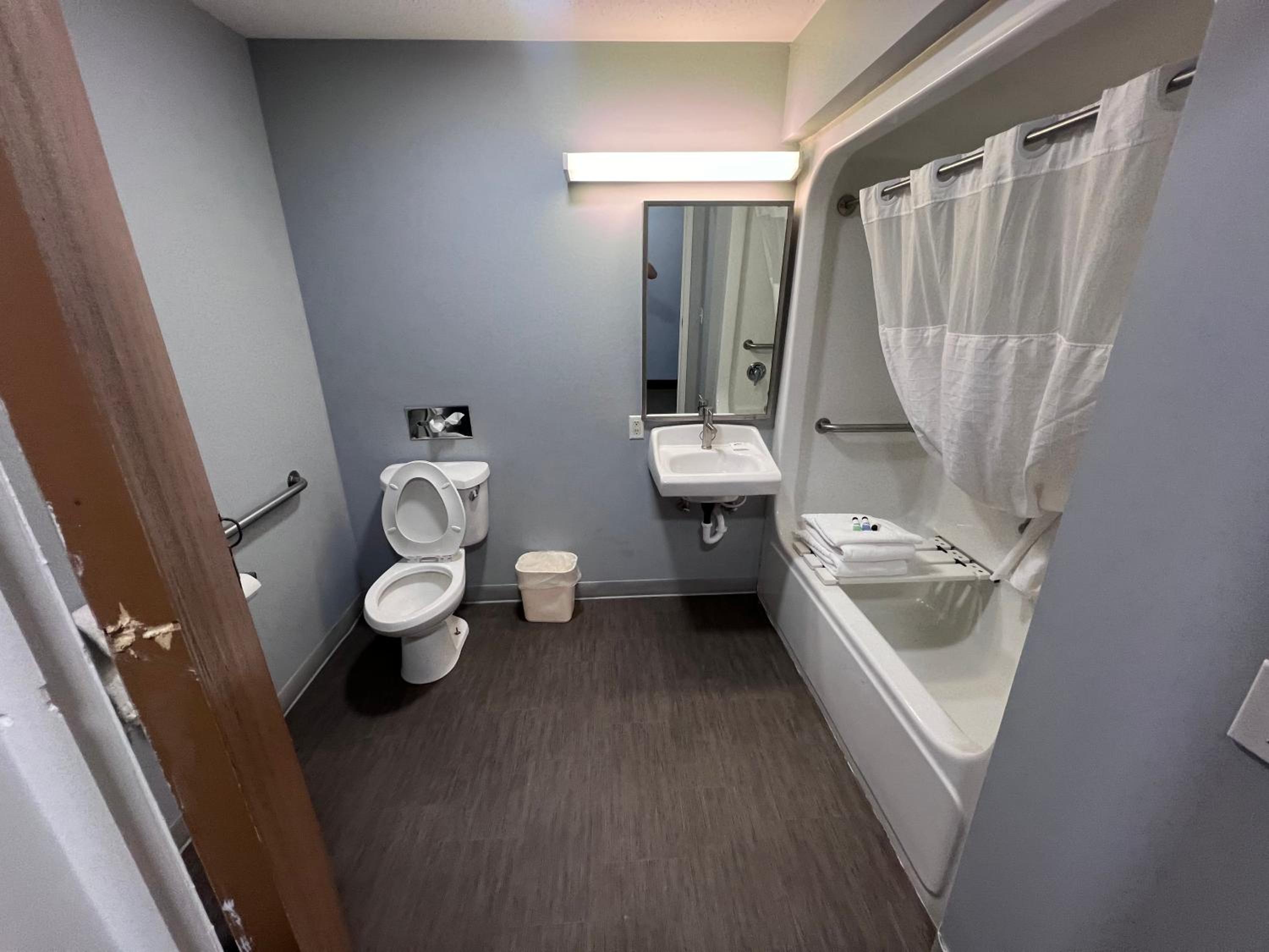 Double Room - Disability Access photo 2
