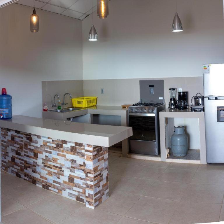 Five-Bedroom House photo 1