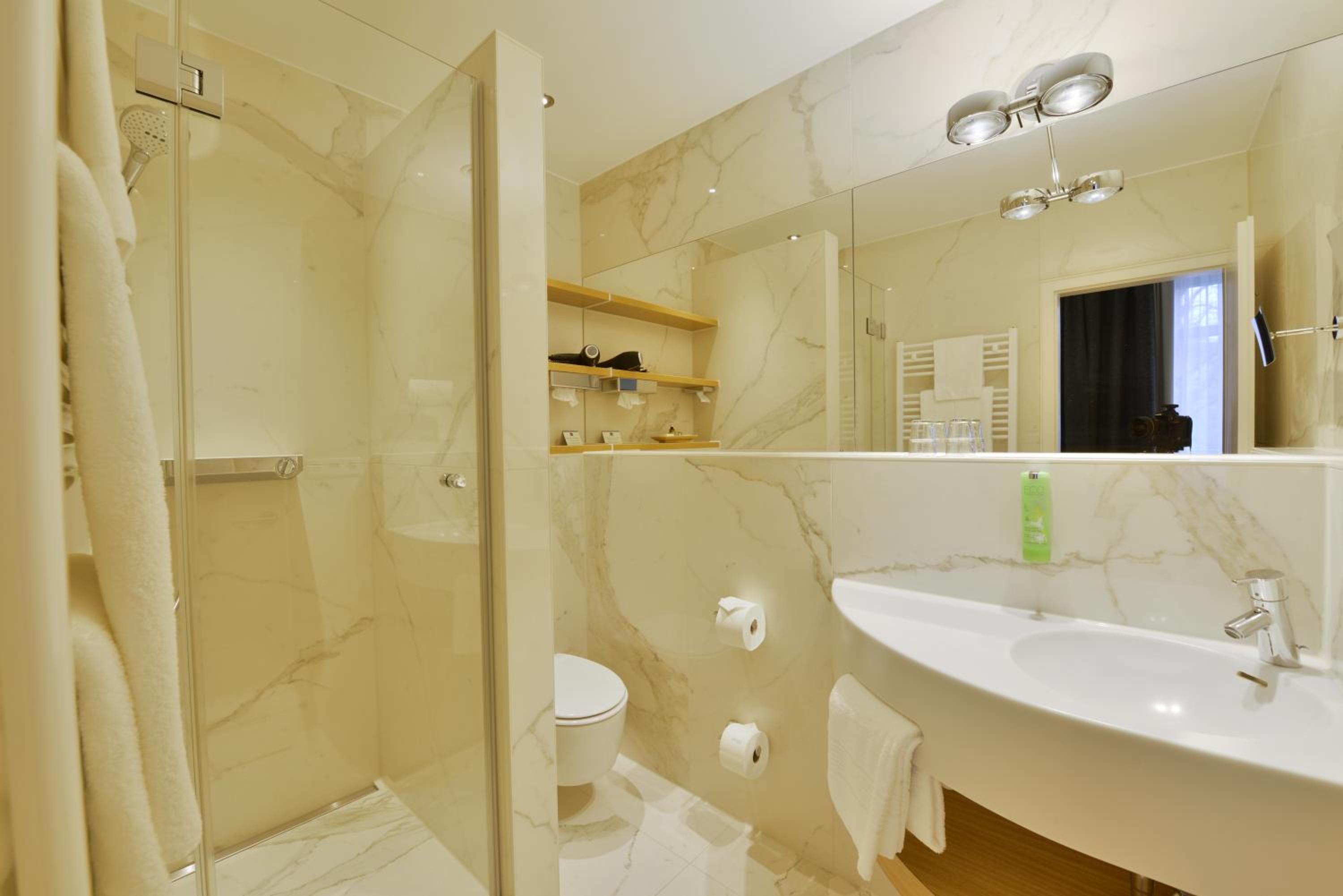 Comfort King Room photo 2