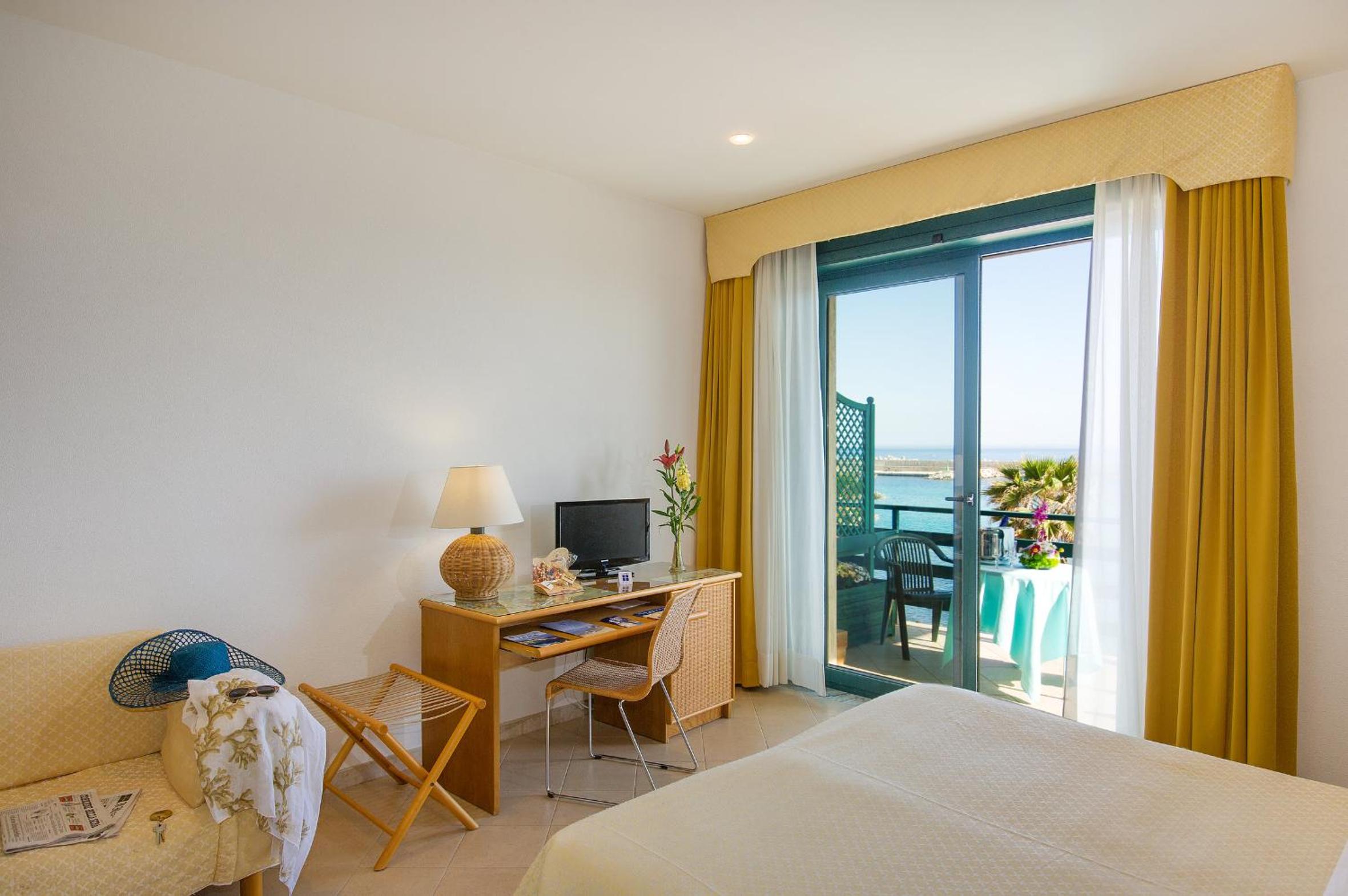 Standard Triple Room photo 3