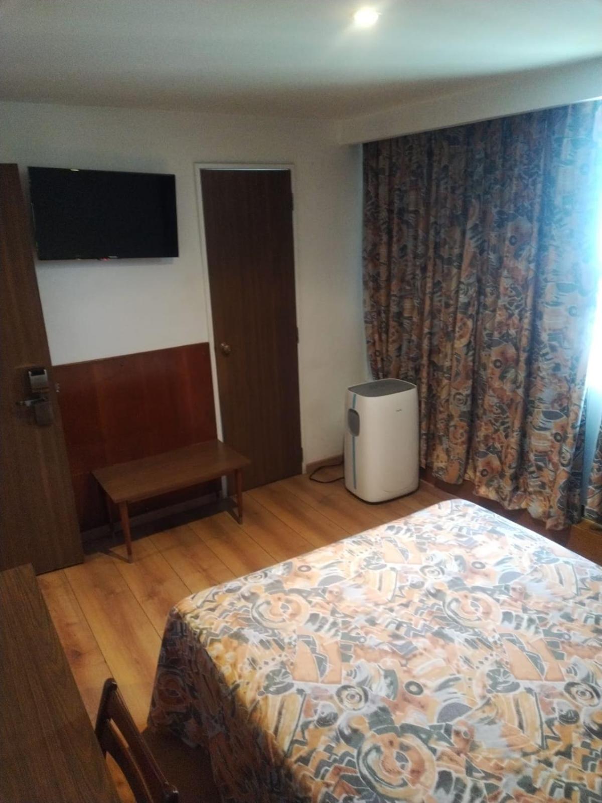 Standard Queen Room photo 2