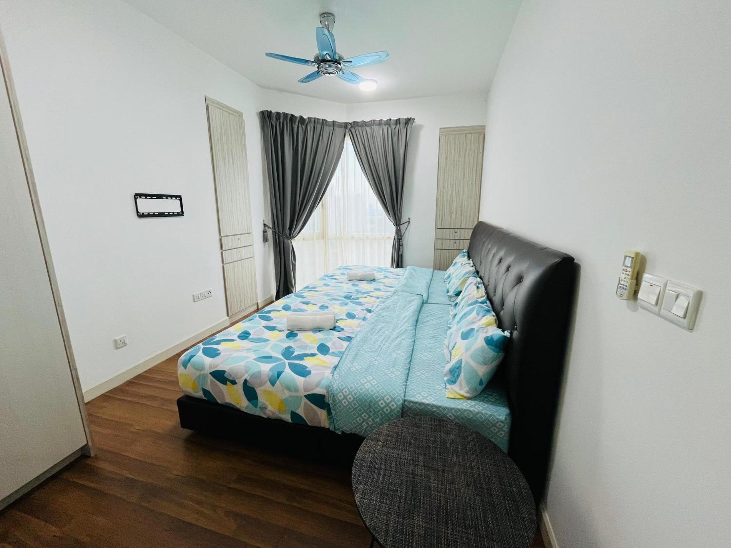 Deluxe One-Bedroom Apartment