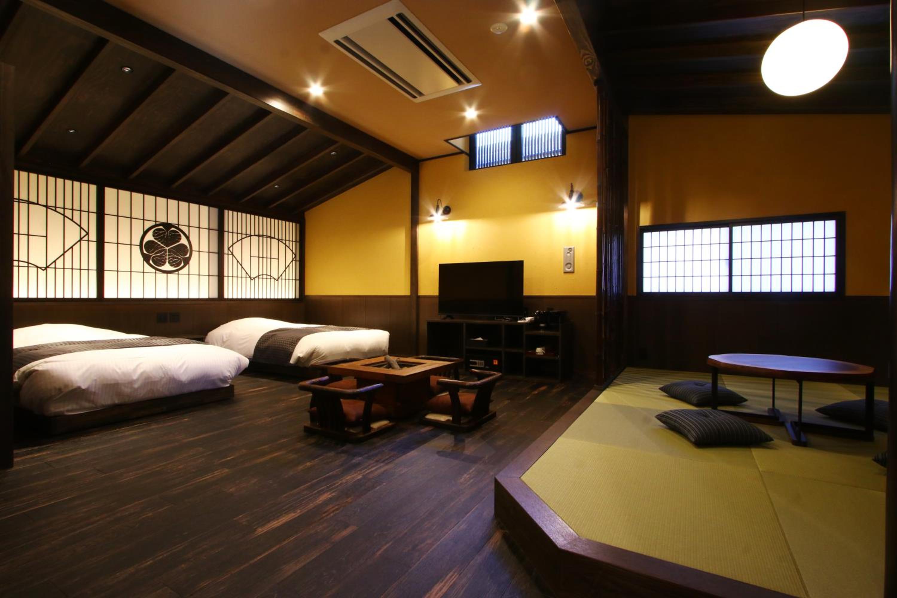 Quadruple Room with Private Bathroom photo 3