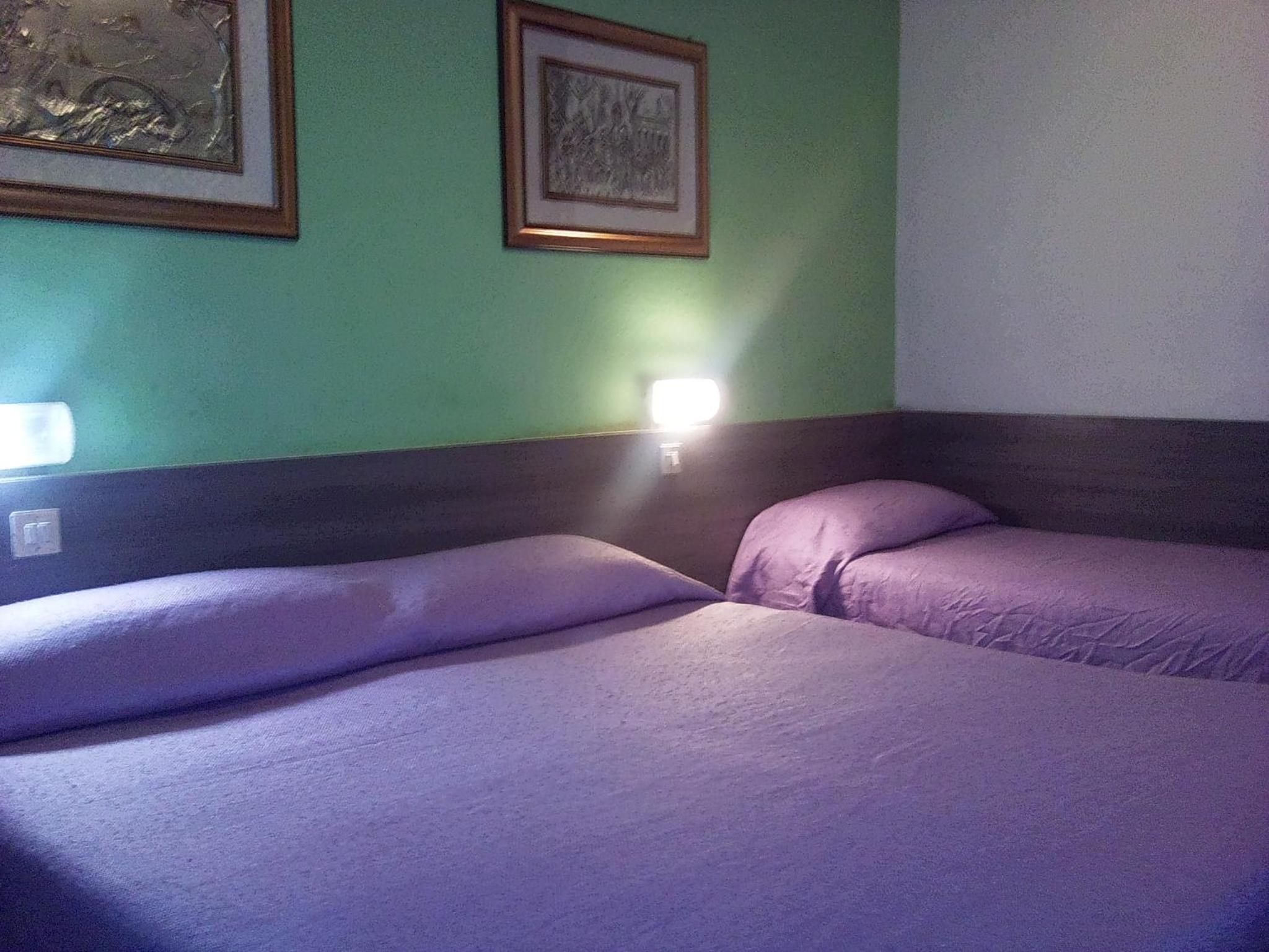 Twin Room with Private External Bathroom photo 2