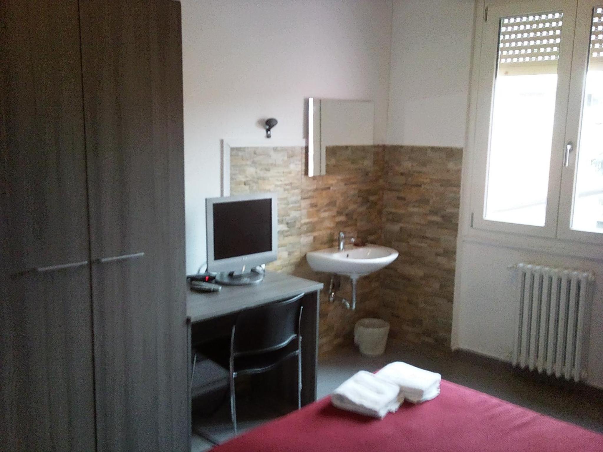 Twin Room with Private External Bathroom photo 3
