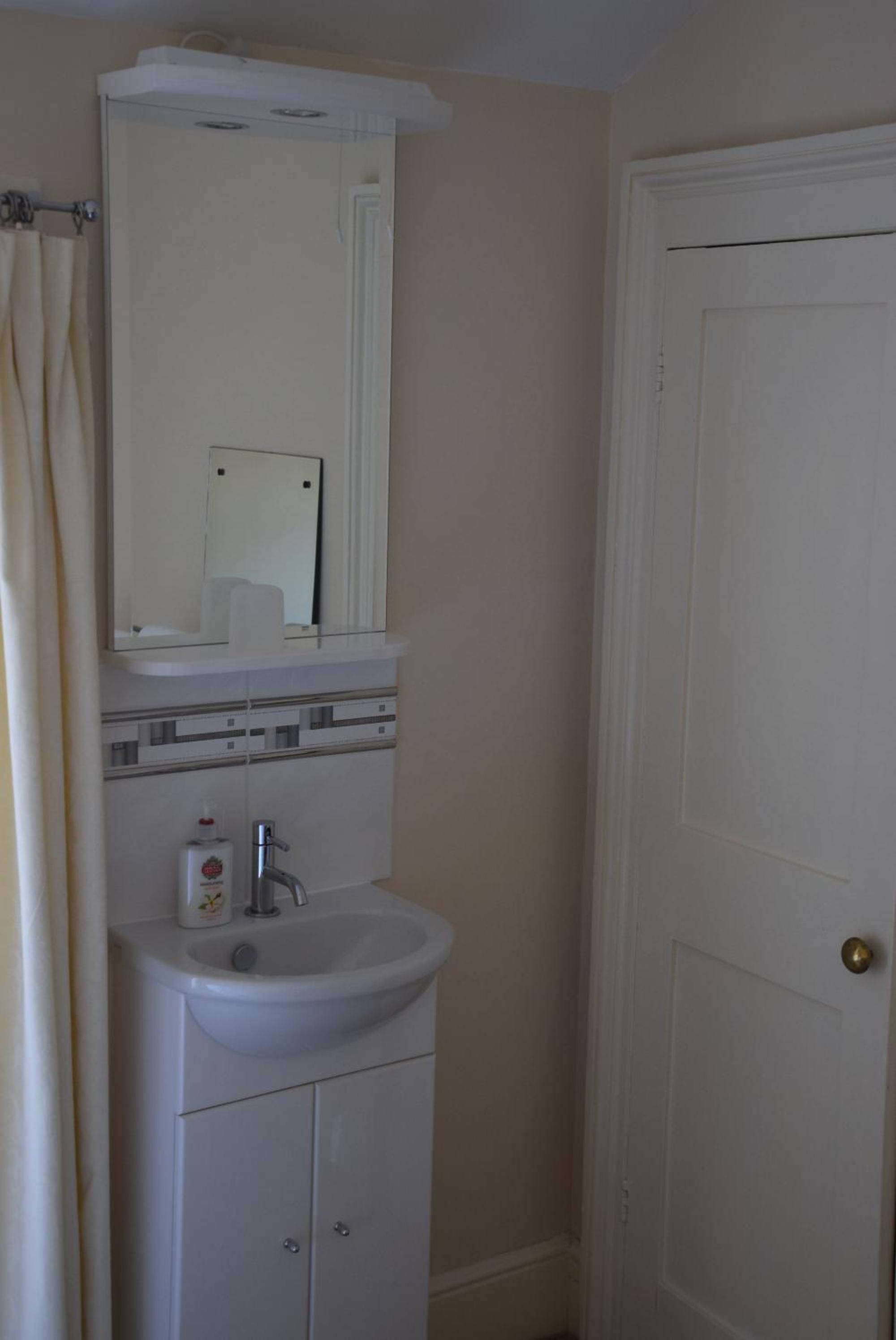 Double Room with Shared Bathroom photo 2