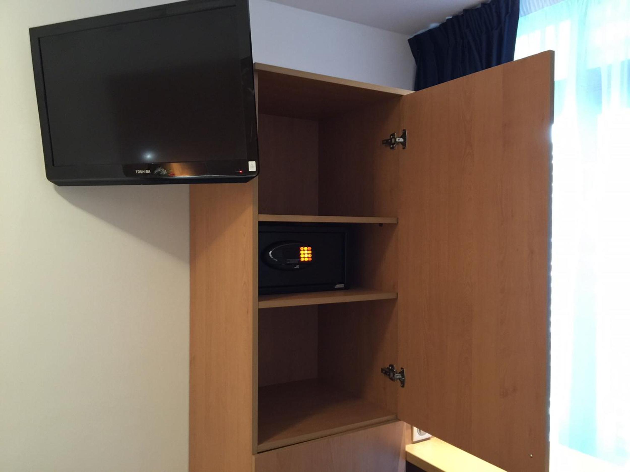 Twin Room - Photo 3