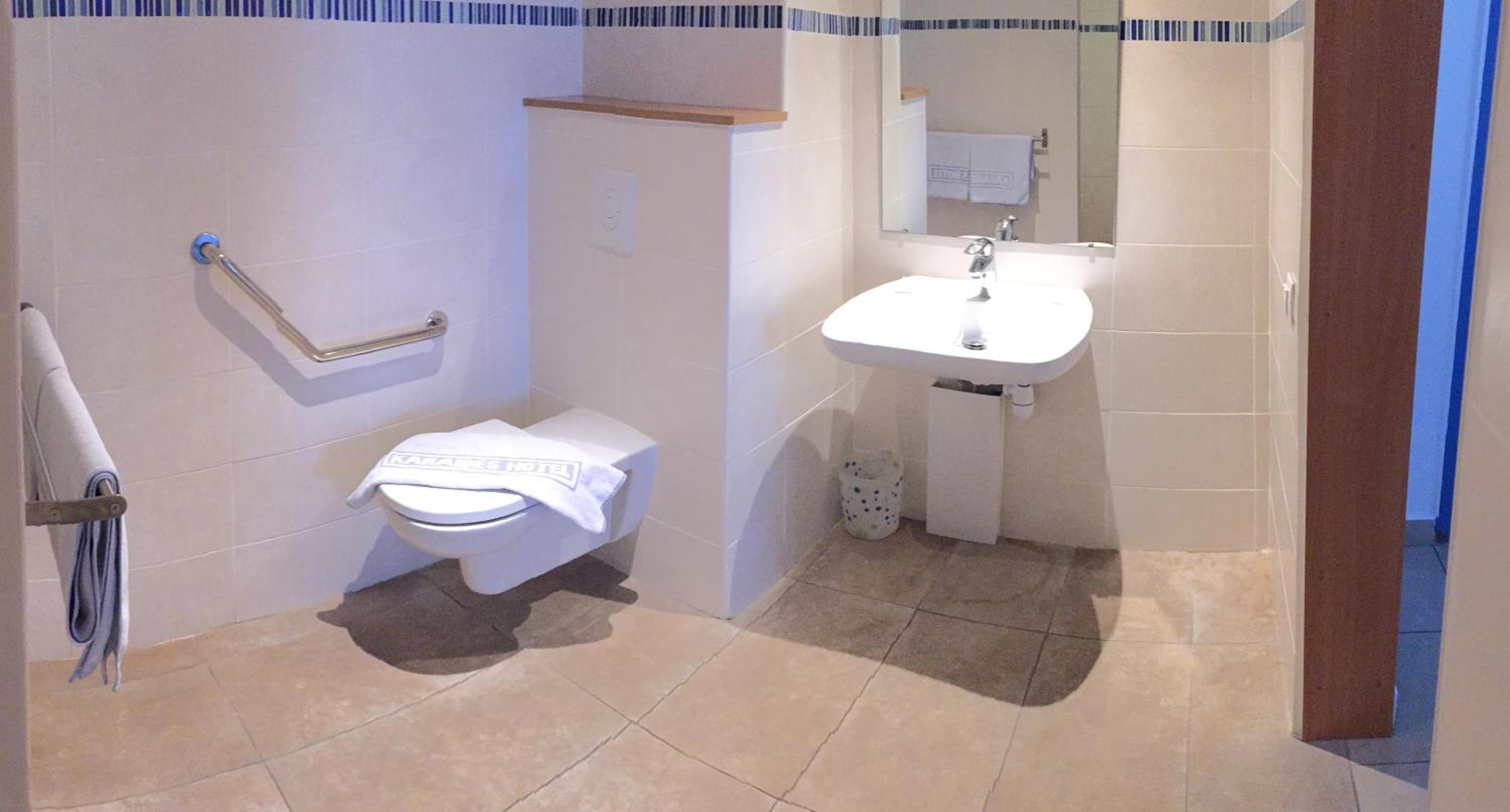 Quadruple Room - Photo 5