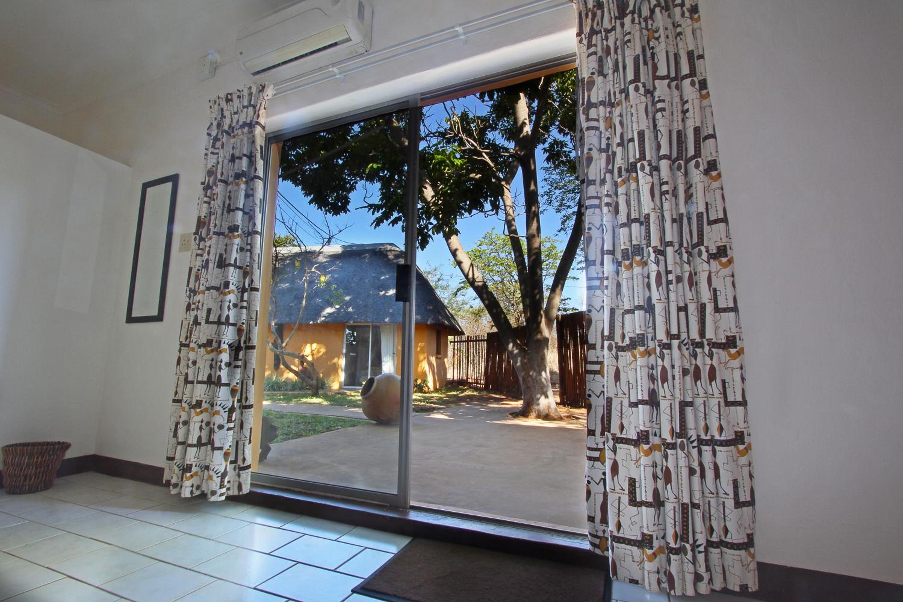 Twin Room - Warthog photo 2