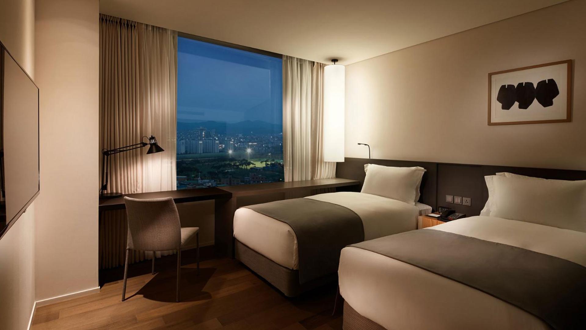 [Spicy Happiness In Shilla Stay]  Standard Twin Room with Shin Ramyun Variety Gift Box (6-Pack & Chopsticks)
