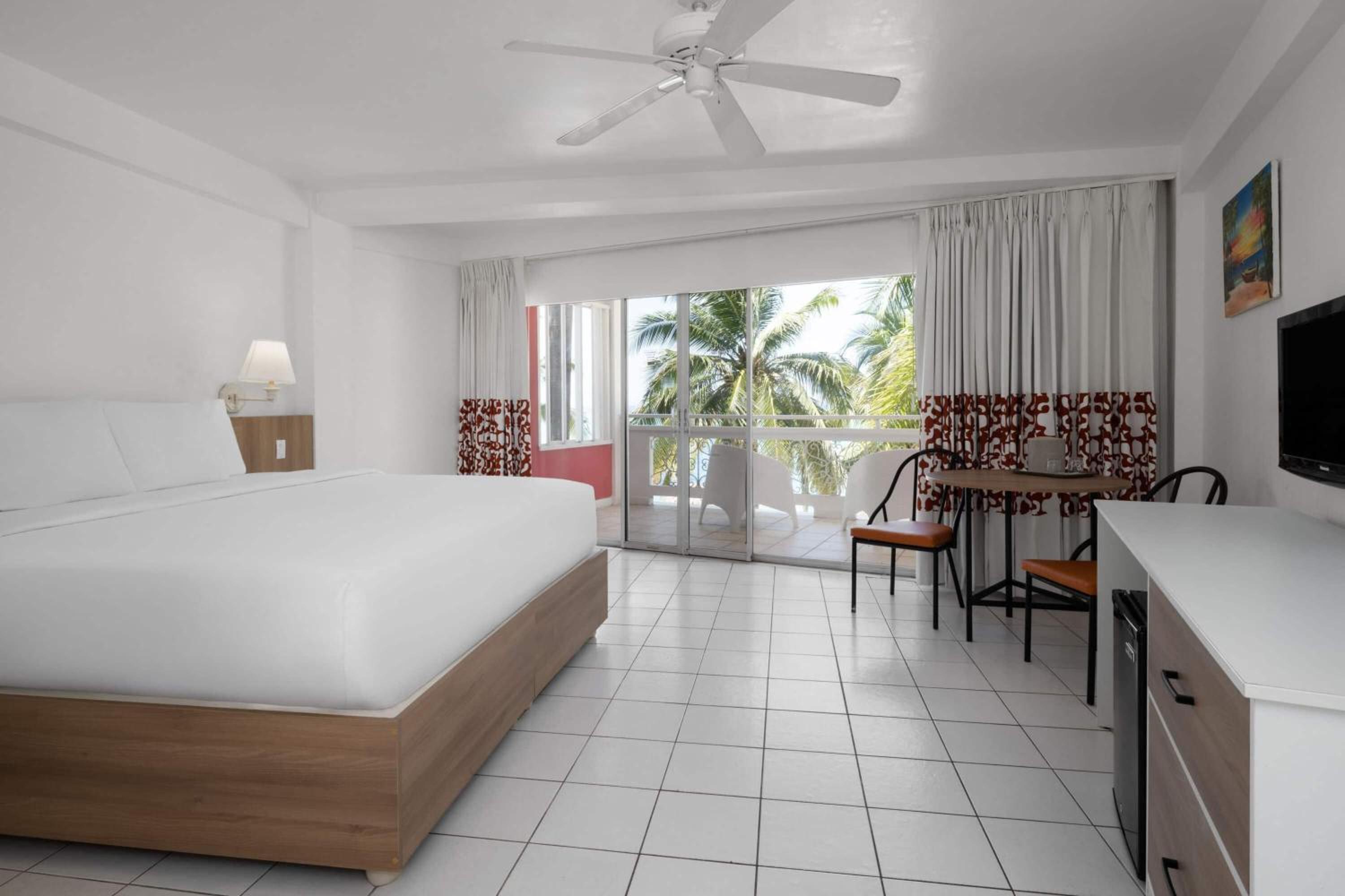 King Room with Ocean View - Non-Smoking