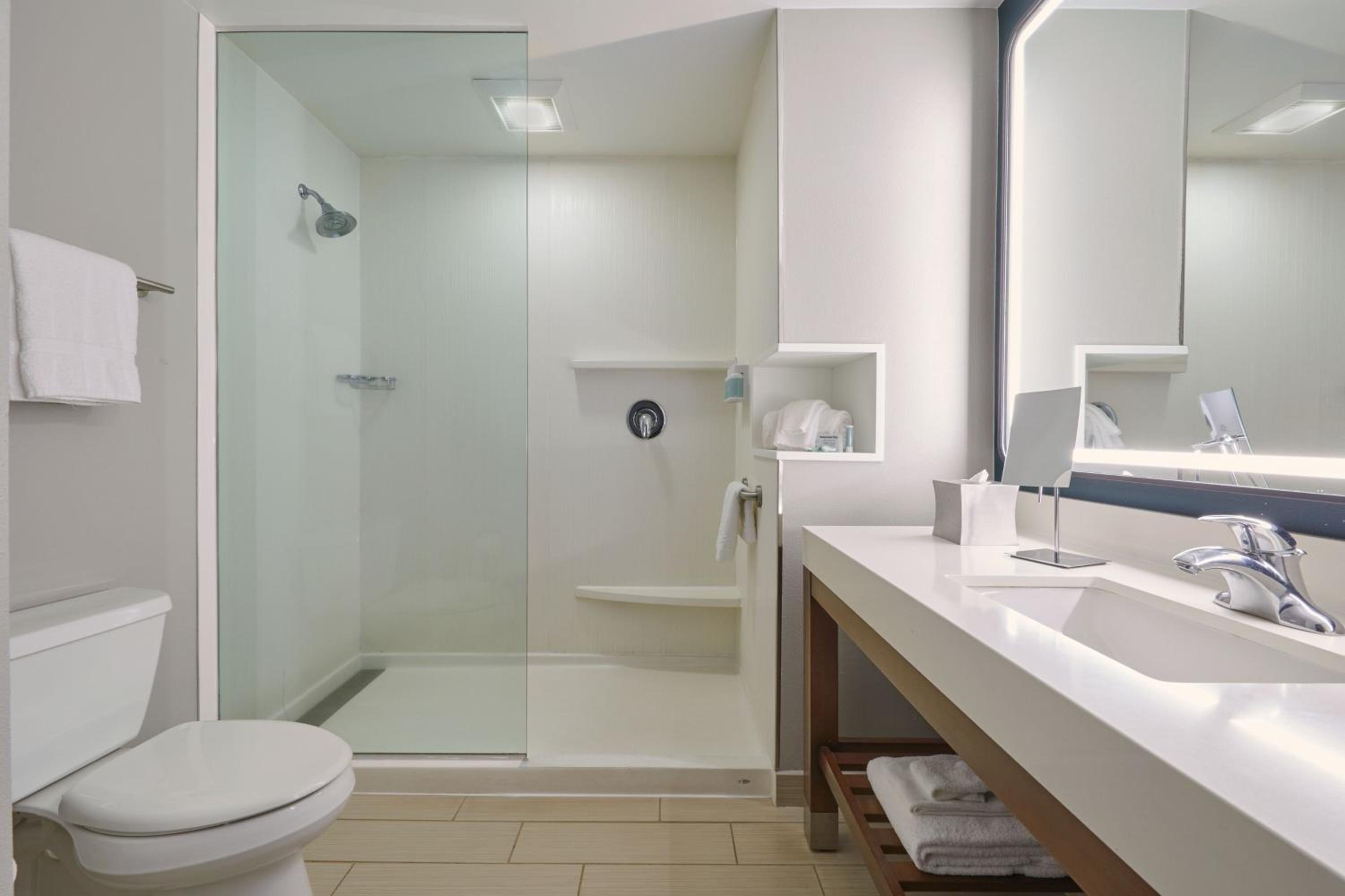 2 Queen Guest Room (Hearing Accessible)