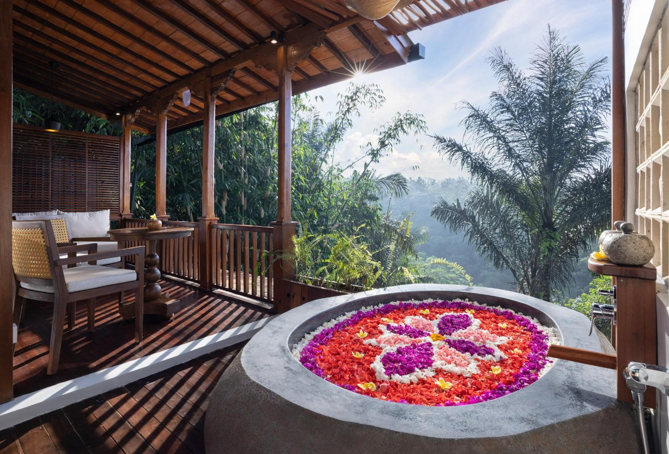 Honeymooner Rain Forest Valley Cabin with Free Mini-bar  - Photo 1