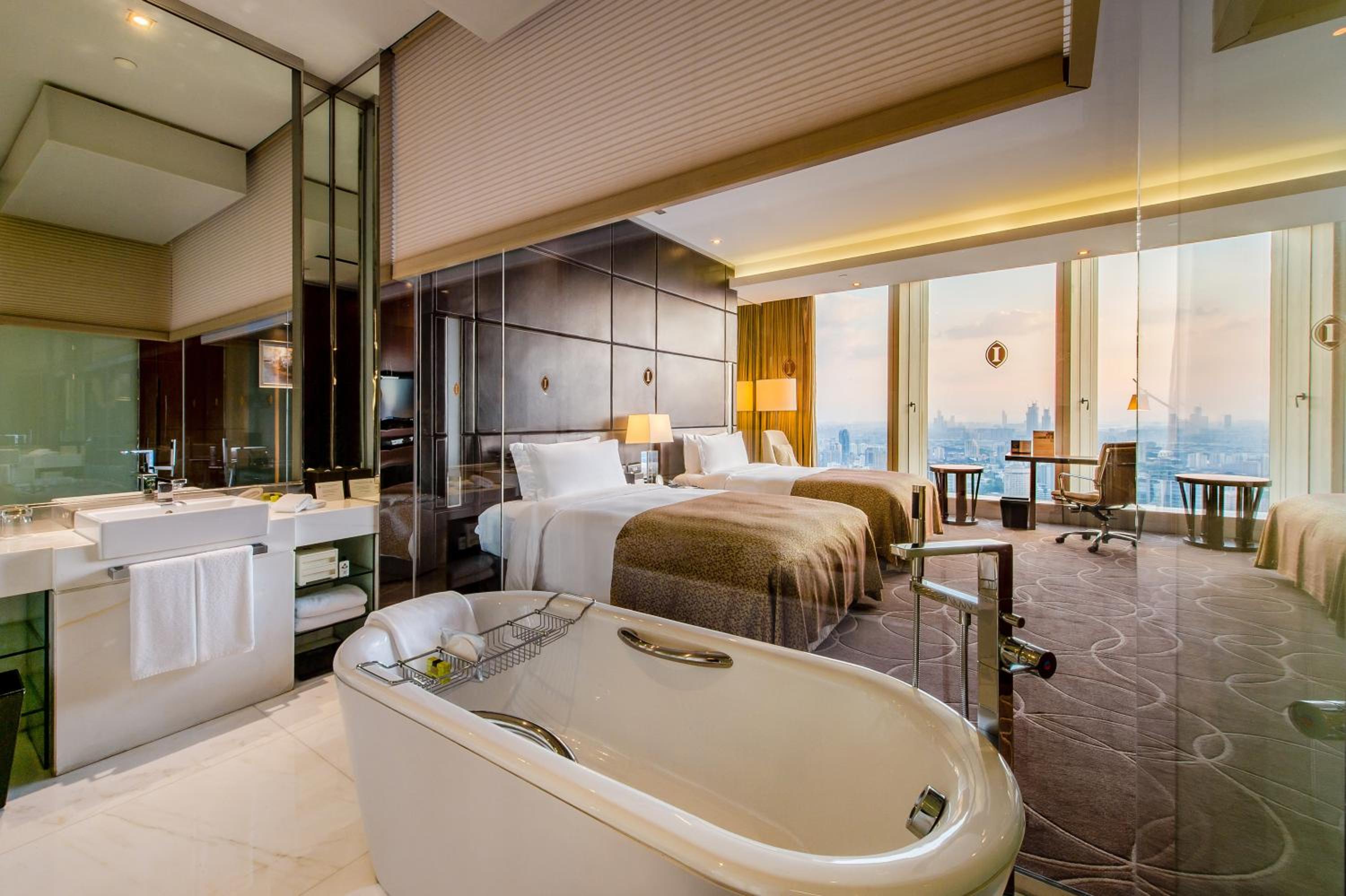 Classic Room with Two Double Beds - High Floor - Photo 4