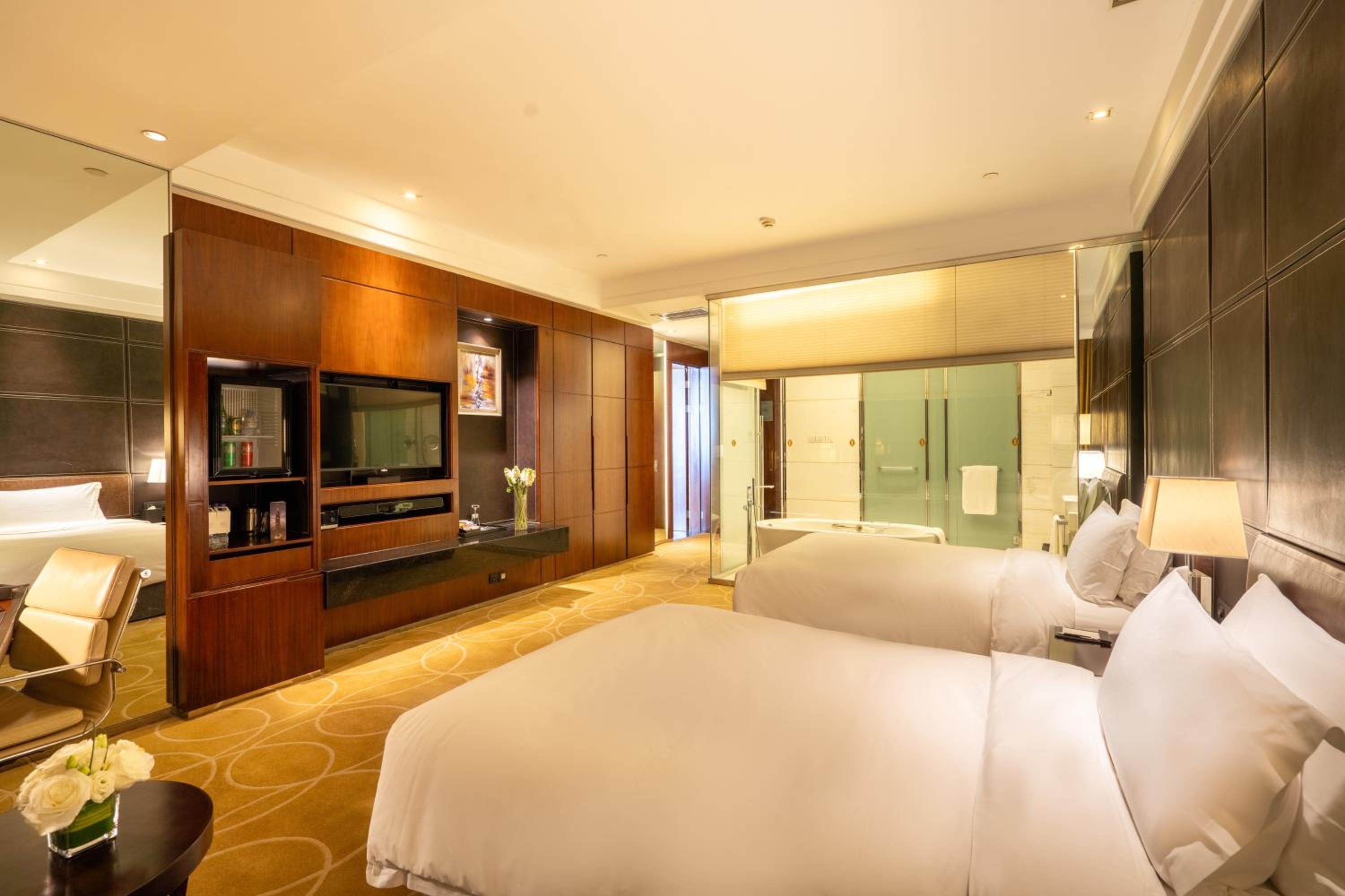 Classic Room with Two Double Beds - High Floor - Photo 3