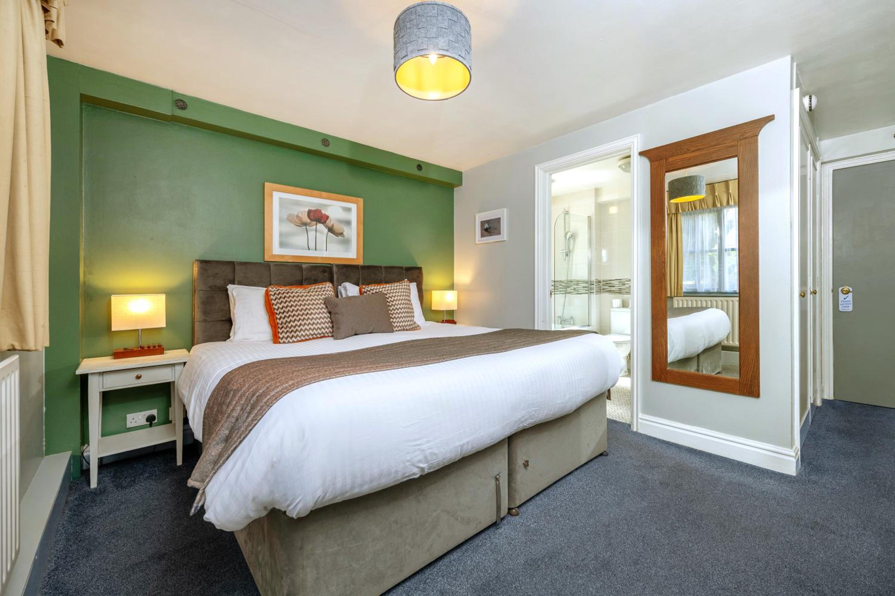 Double or Twin Room with Private Bathroom
