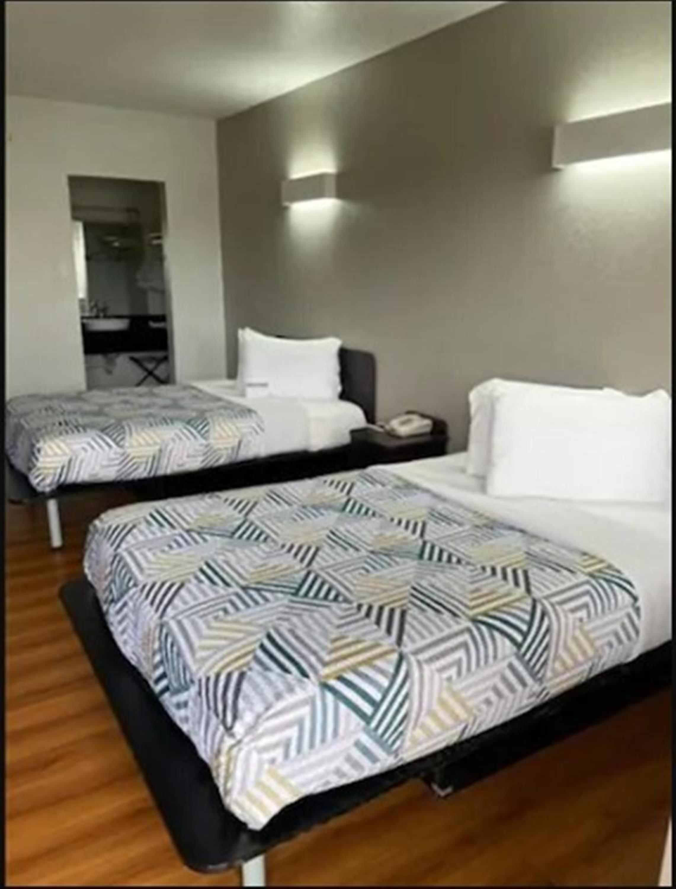 Quadruple Room - Non-Smoking - Photo 5
