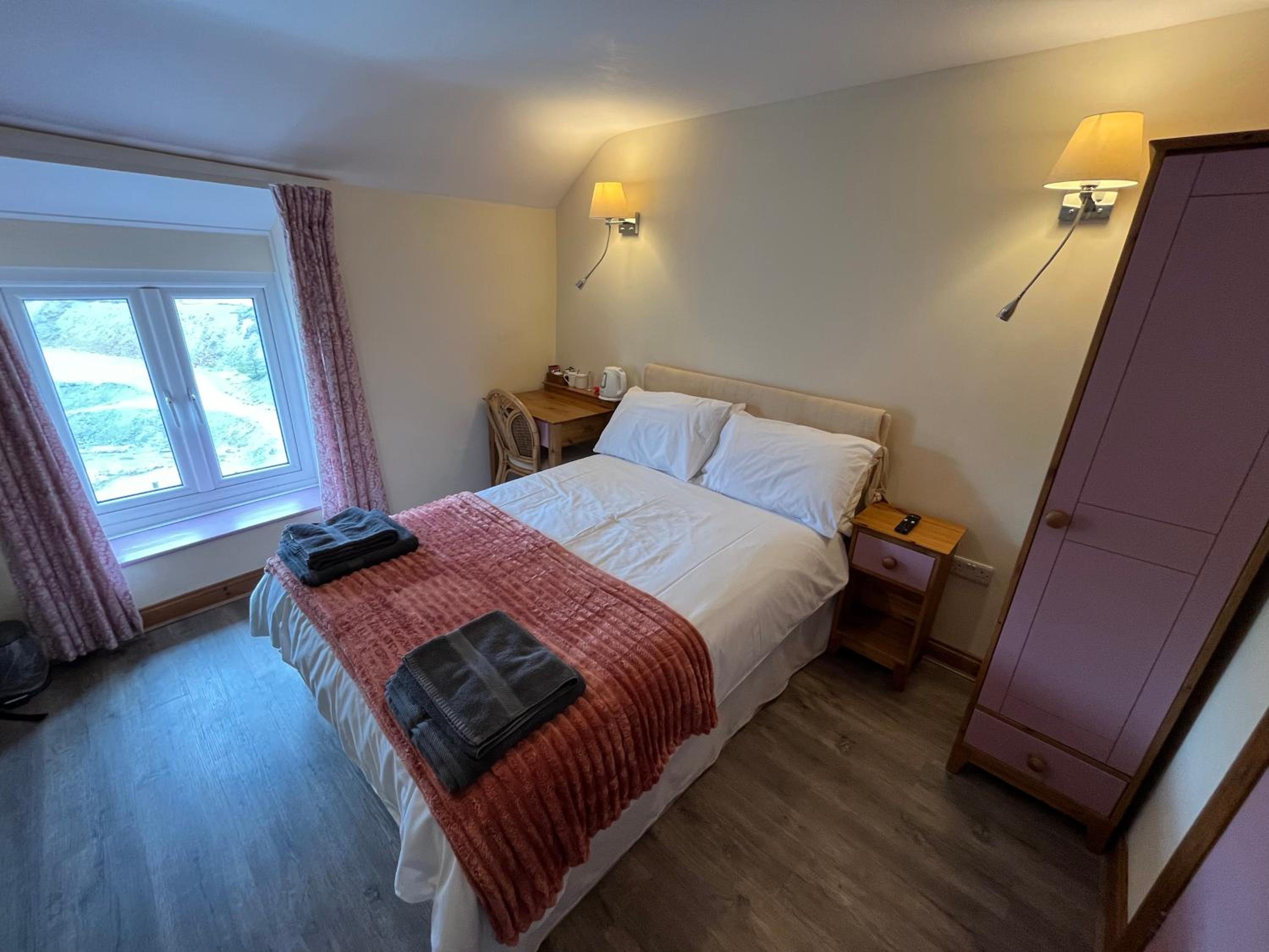 Double Room With Private Bathroom photo 2
