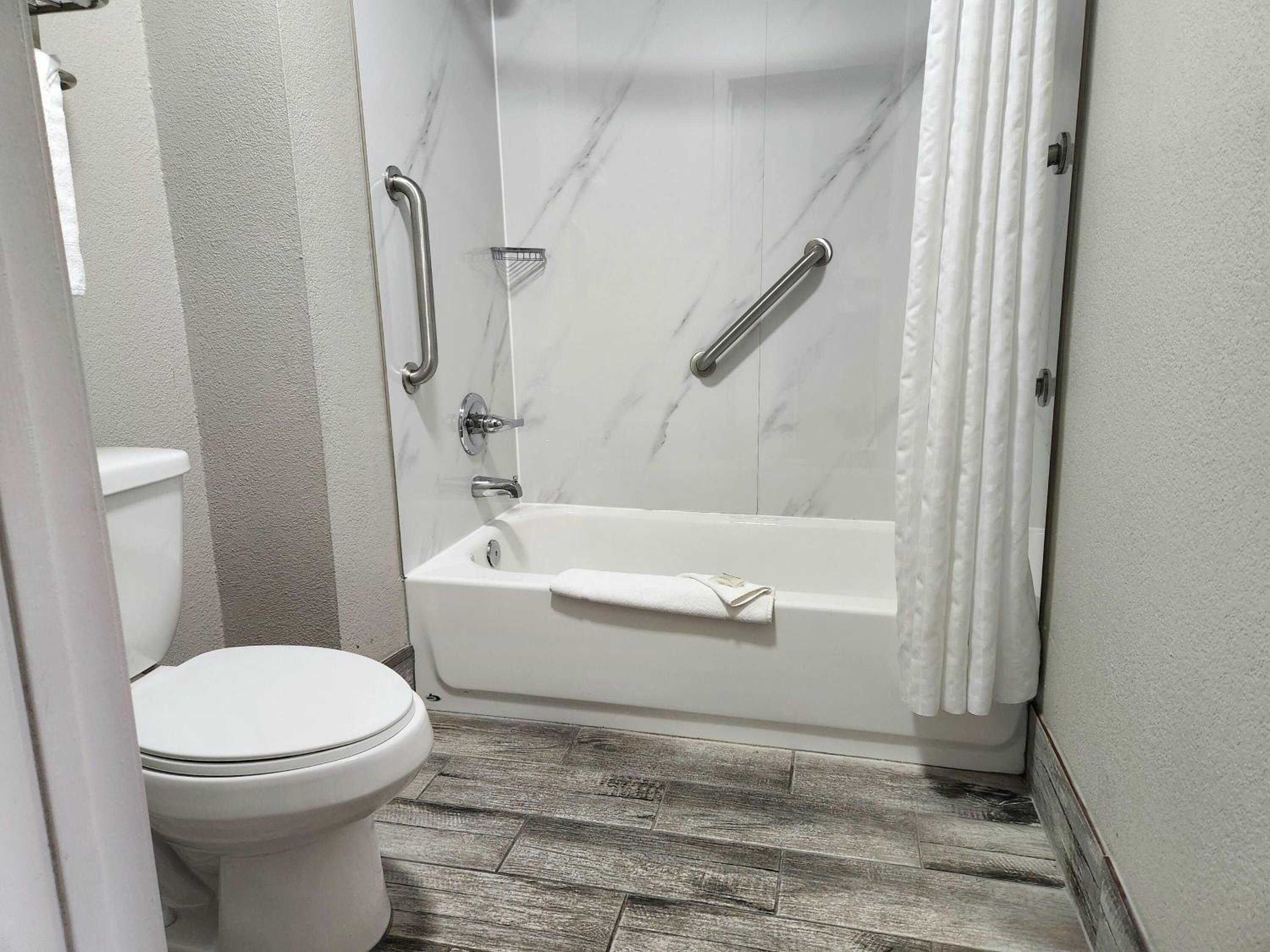 King Room - Disability Access/Non-Smoking - Photo 4