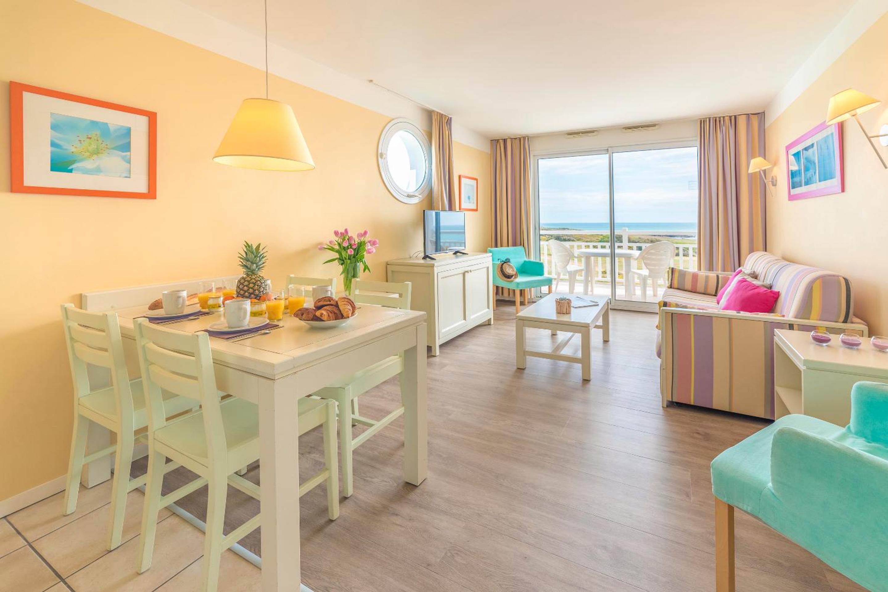 One-Bedroom Apartment with Sea View (1-4 Adults)