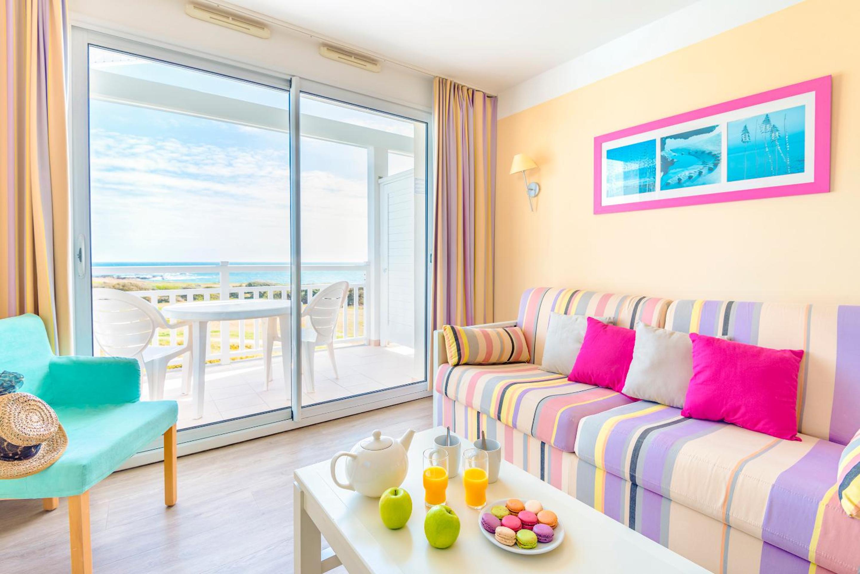 One-Bedroom Suite with Sea View (5 Adults)