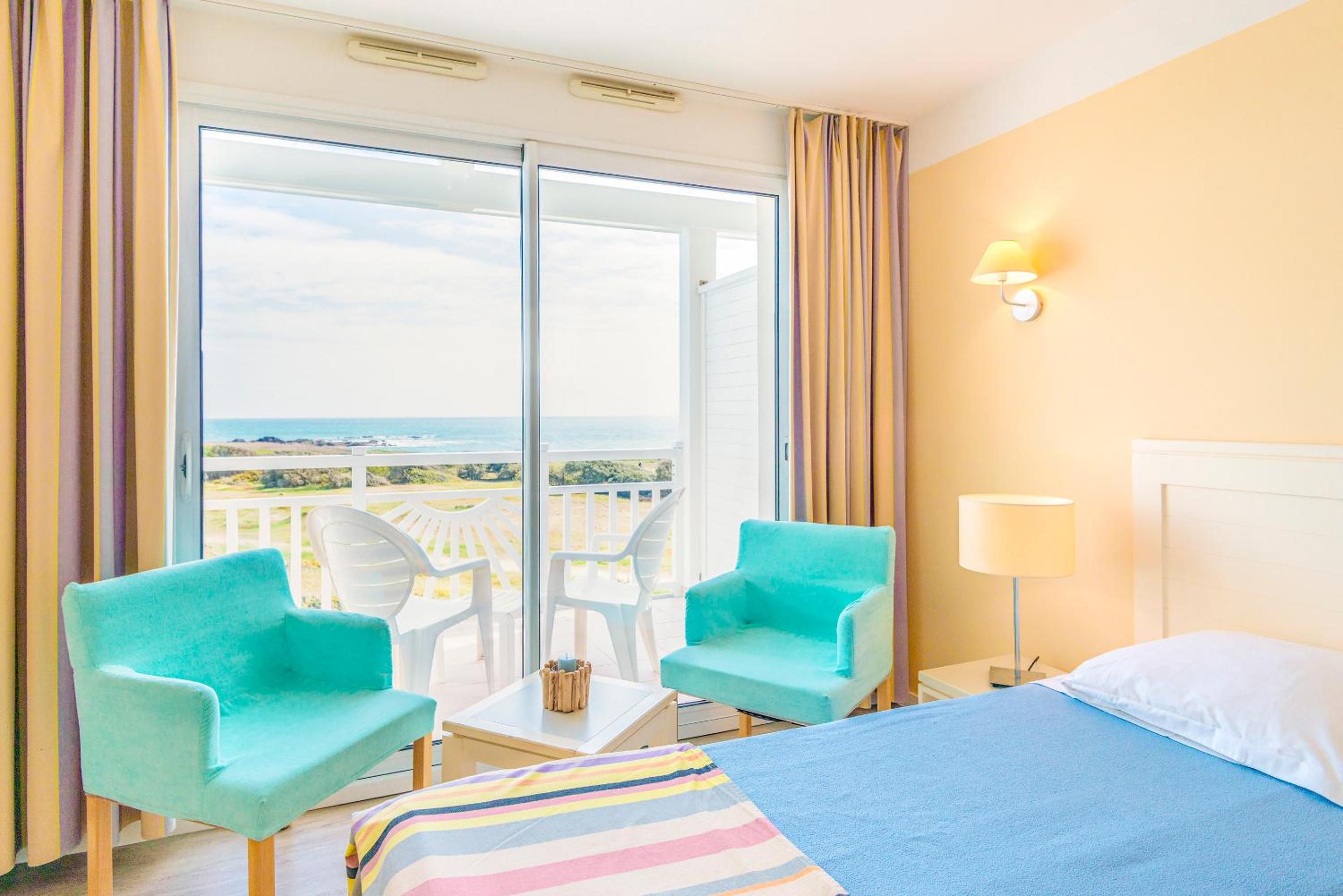One-Bedroom Suite with Sea View (5 Adults)