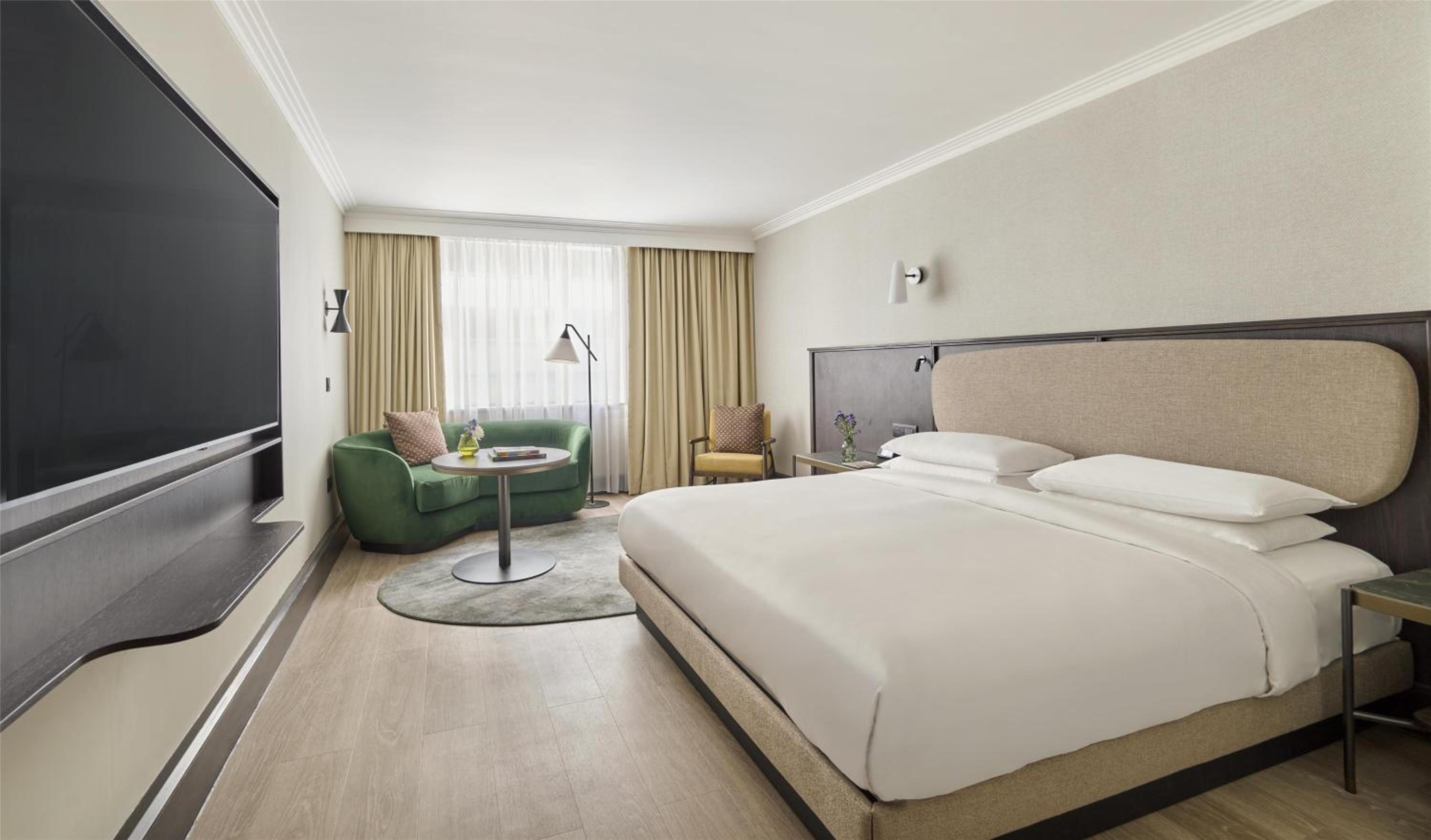 Deluxe King Room