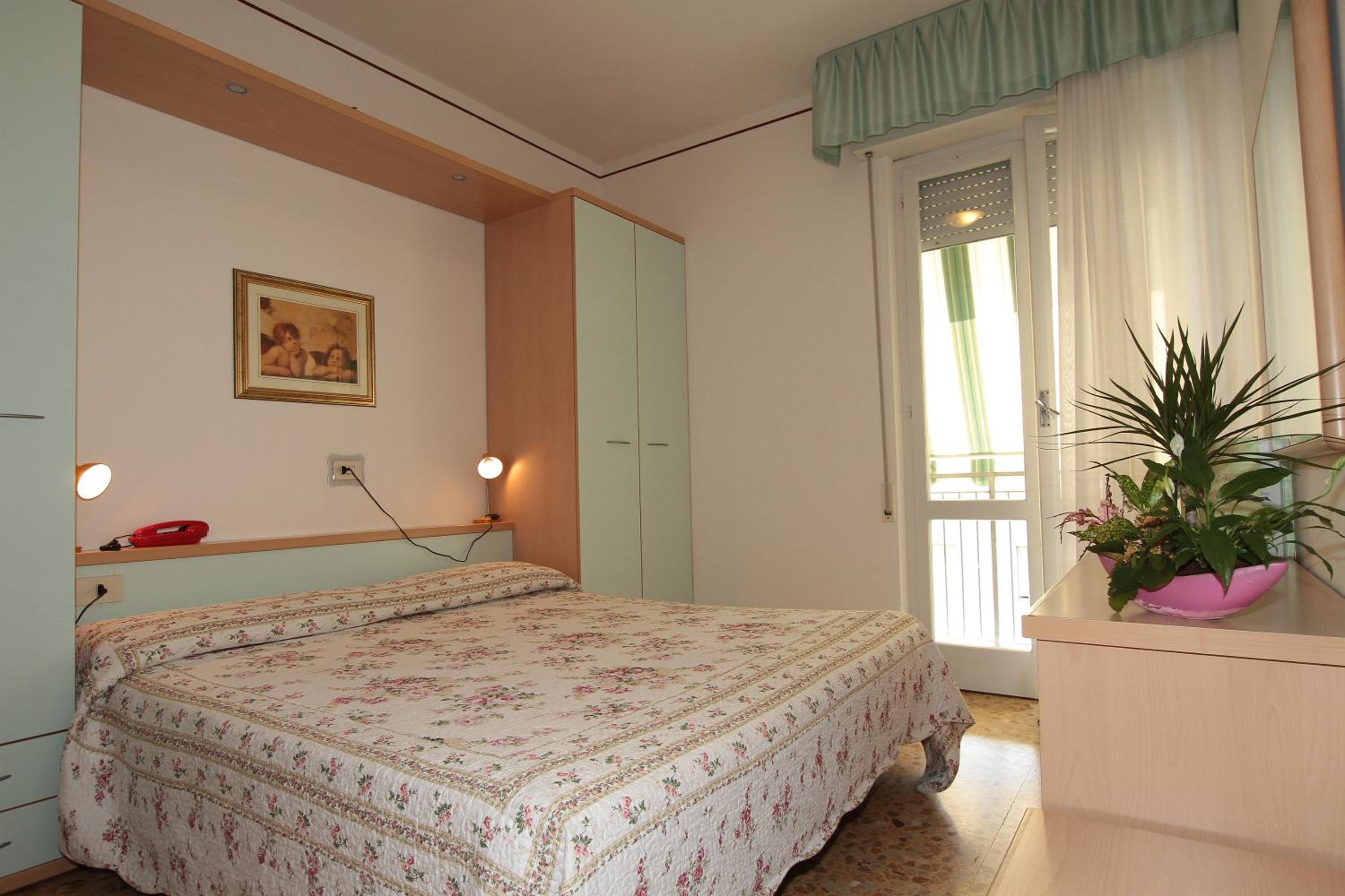 Double or Twin Room - Photo 5