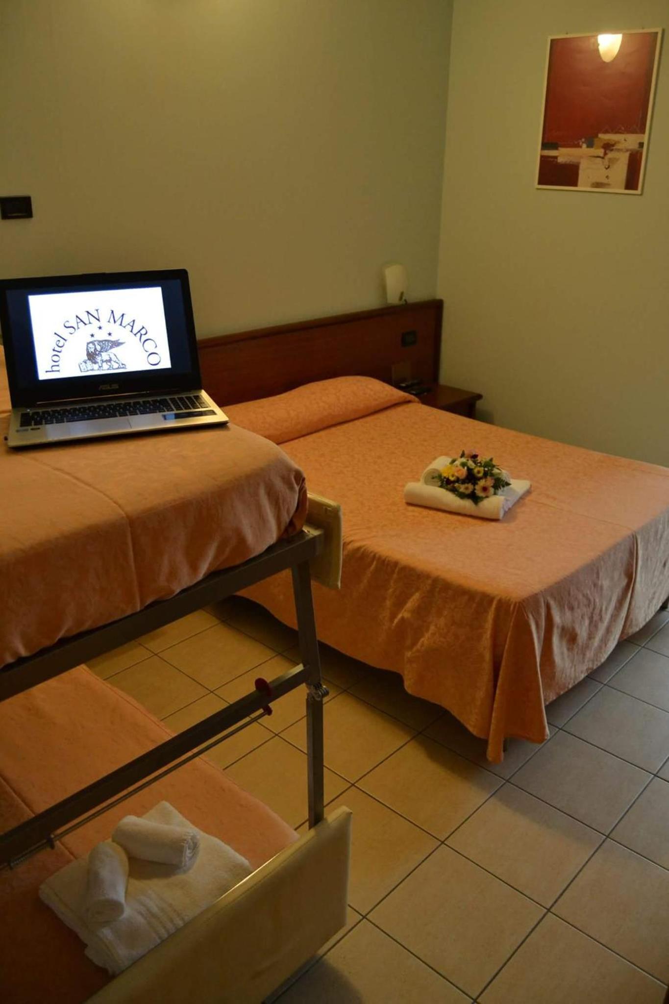 Quadruple Room with Sea View - Photo 1