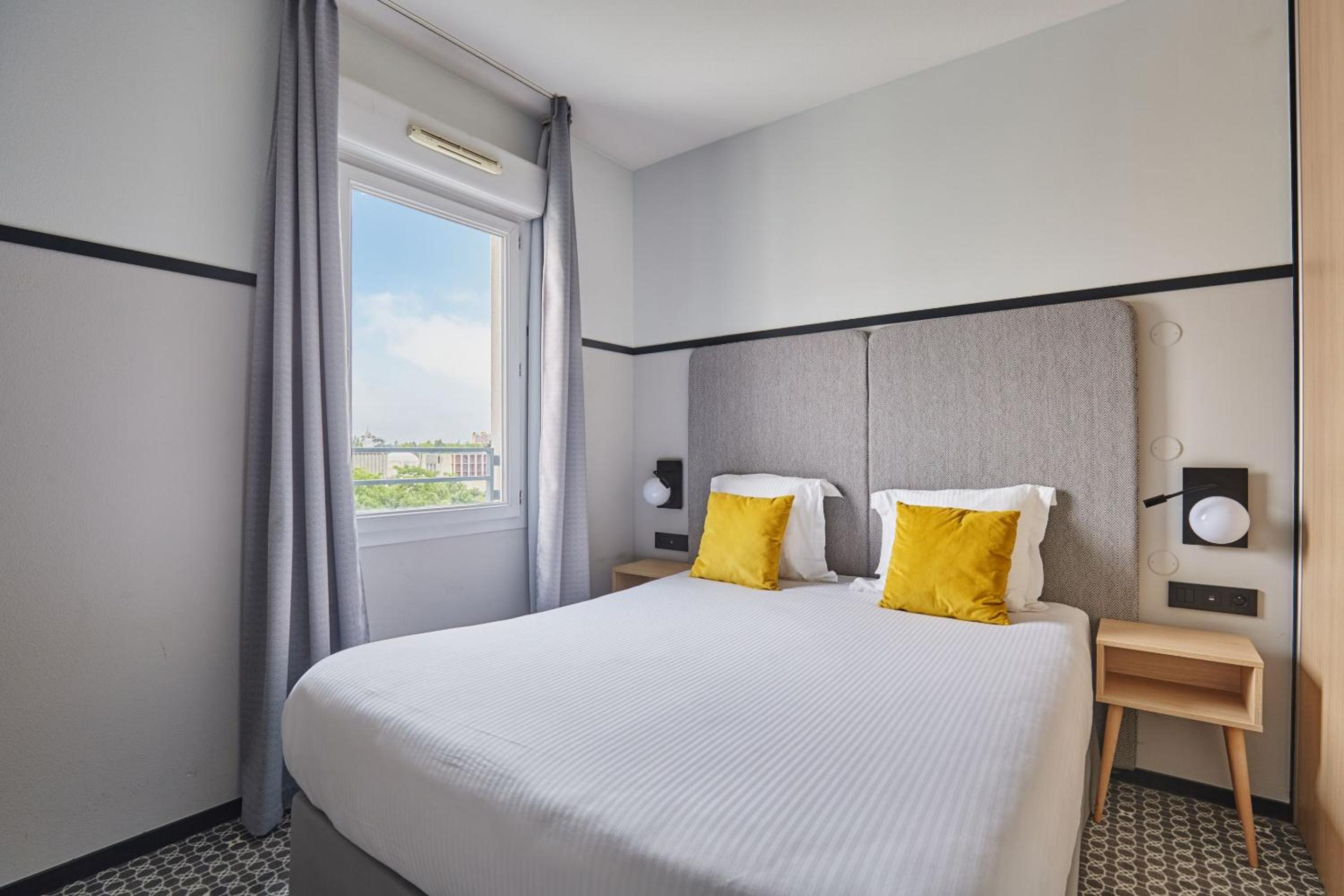 One-Bedroom Apartment with Balcony