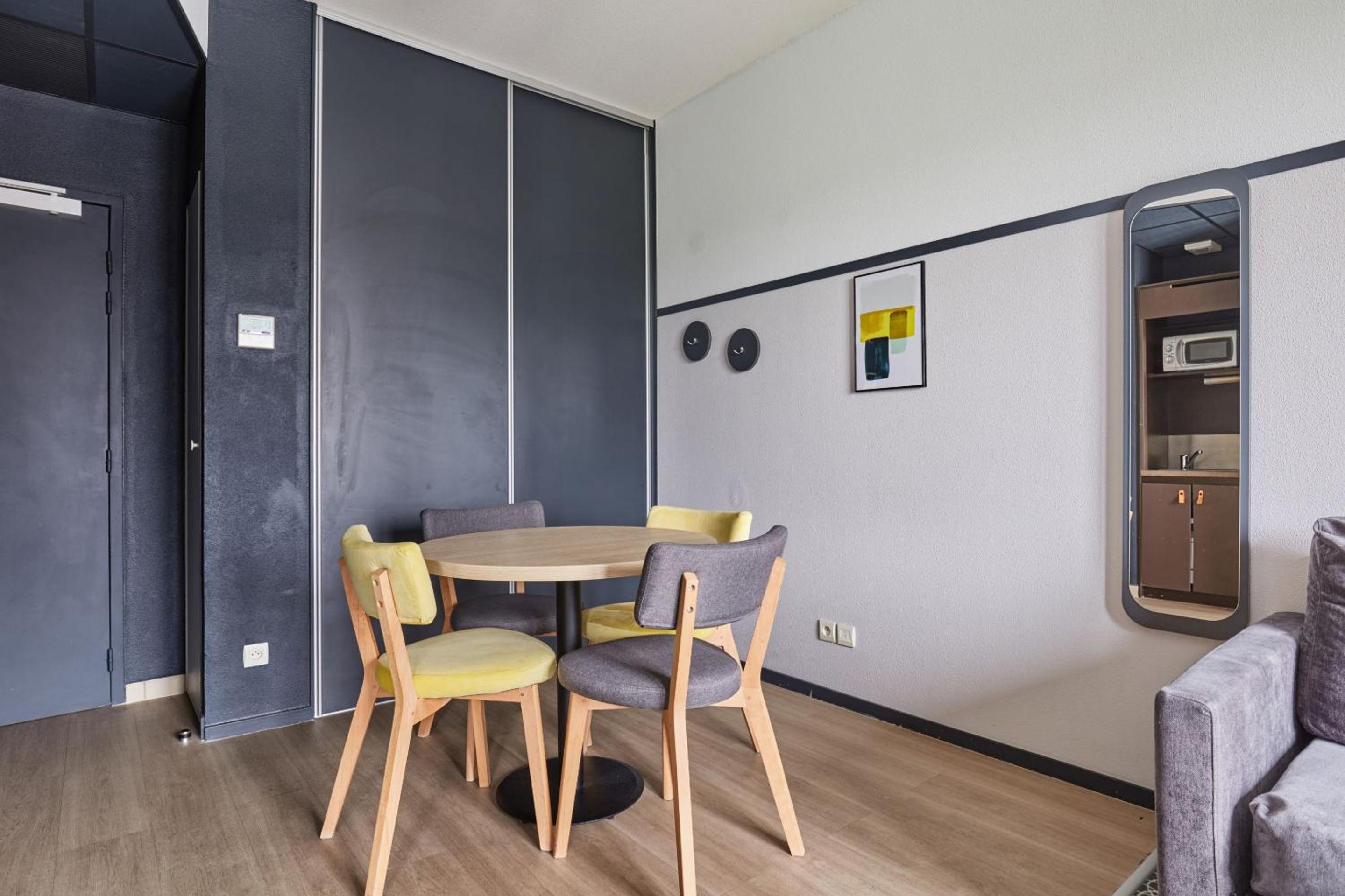 One-Bedroom Apartment with Balcony thumbnail 5